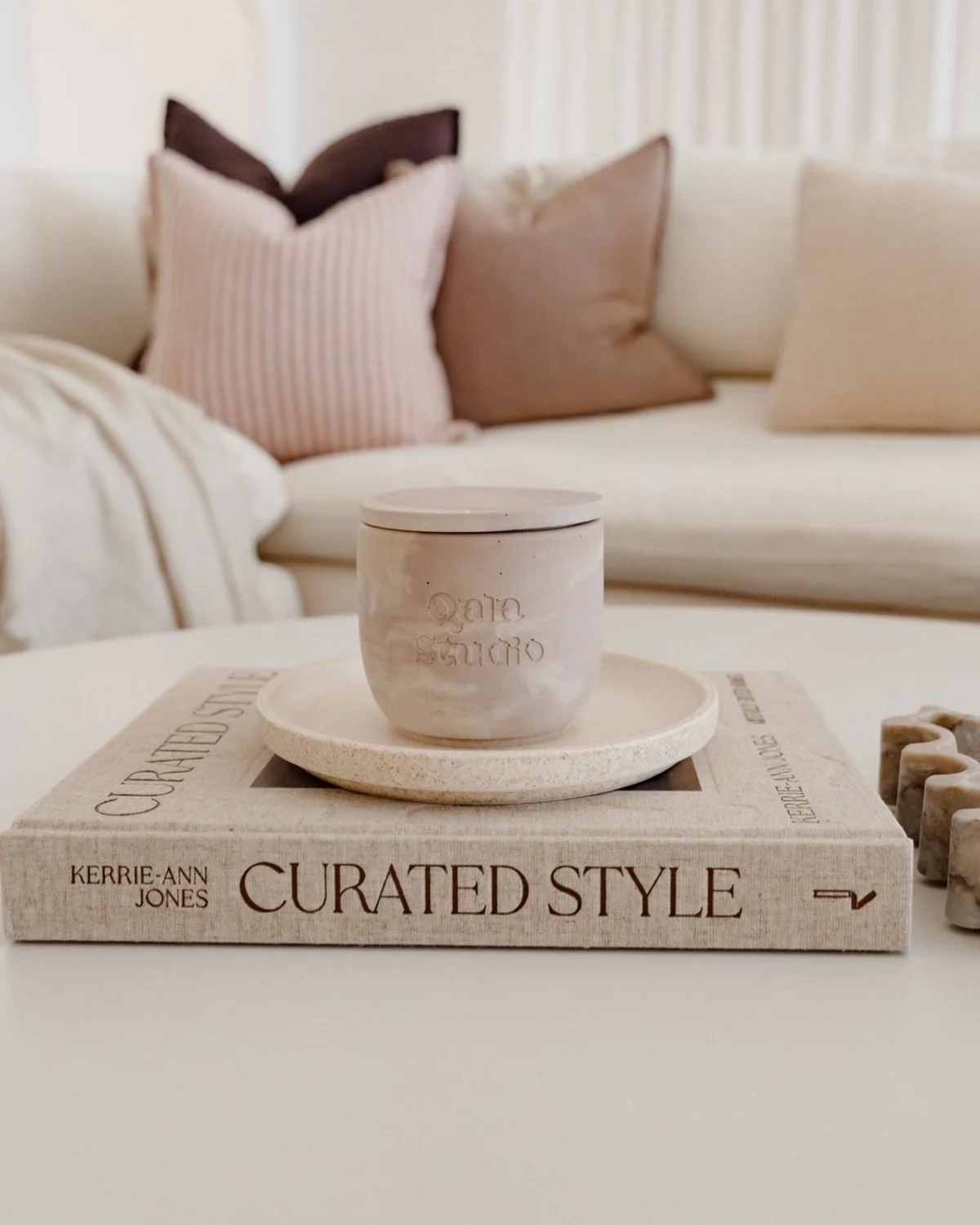 Friday reset ritual:
light Sunday, pour something warm, romanticise your own life.
Malt &bull; Creamy Vanilla &bull; Lemon Zest 🍨🍋

100% pure coconut candle. 

Shop now | link in bio.