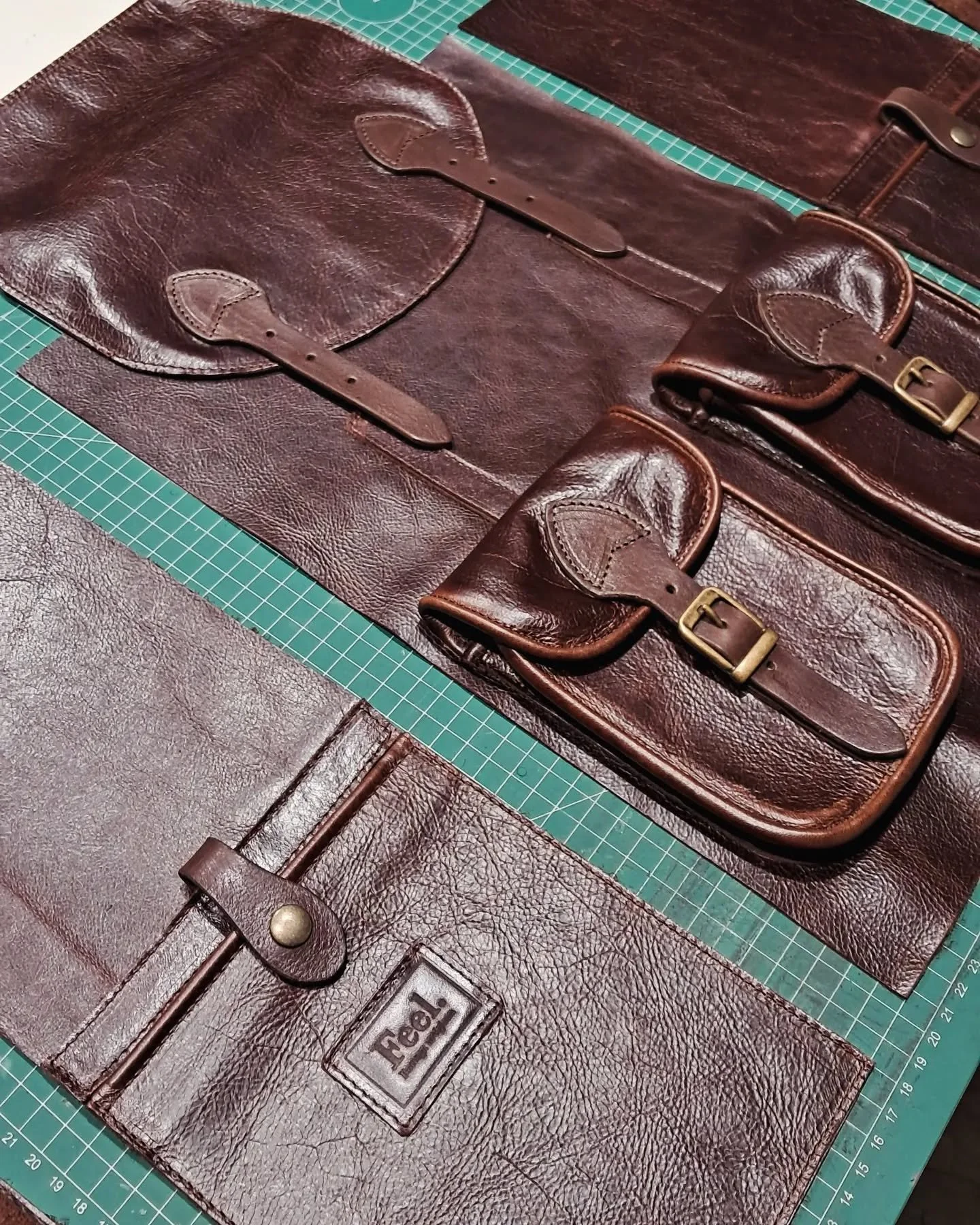 In the making..🪡

#pelle #cuoio #leather #leathercraft #leatherworks #leathergoods #leatherbag #zaino #backpacking #travel #artigianato #artigianatoitaliano #handmade #handcrafted #madeinitaly #italy #marche #ancona