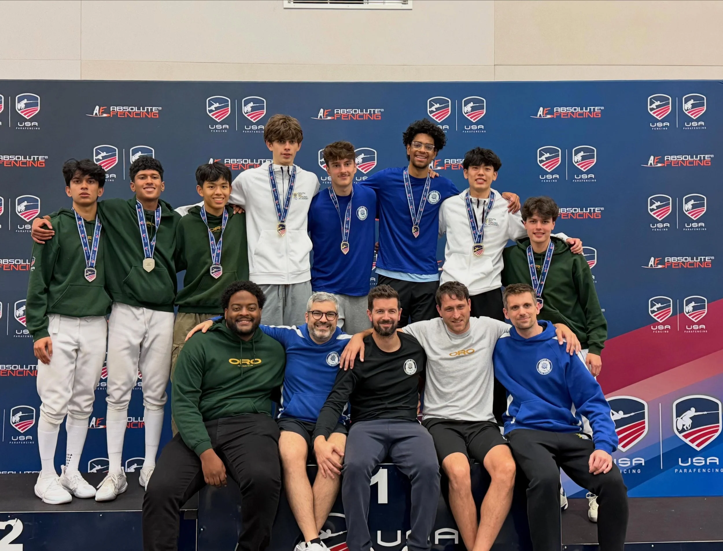 Happy to share the podium with our friends from @southbayfencing and @polefrancesabre ! 
Always a pleasure to train and compete with you 😉
