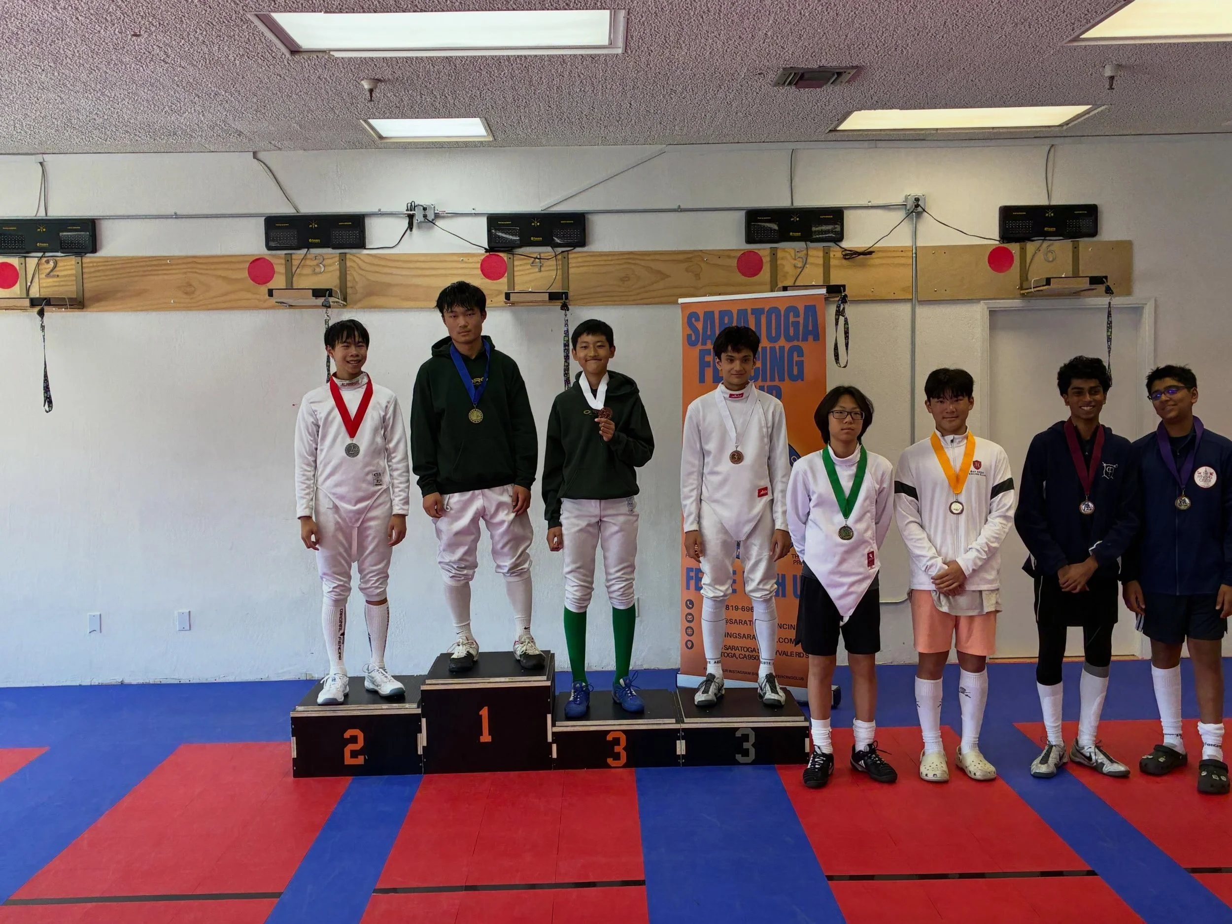 What a way to start the season this weekend!!
Our fencers attended 2 competitions in the Bay to start the season!
Andrew got 1st 🥇 and Chuck 3rd 🥉 in the cadet boys event in Saratoga and Catherine 2nd 🥈 in girls event.
In Los Altos, David medaled 