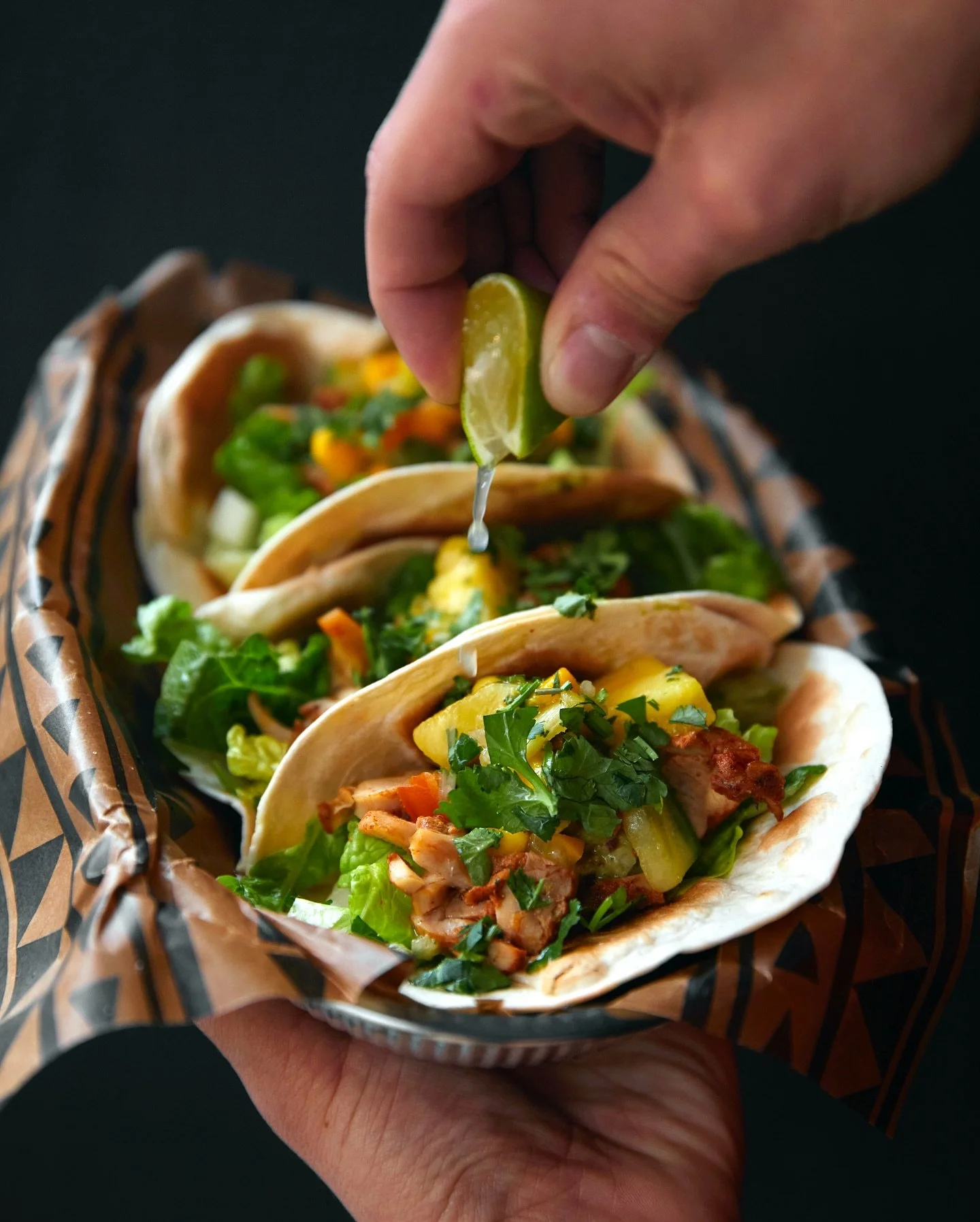 Fräscha tacos, burritos och massor av smak hos Zócalo – perfekt stopp för AW eller måndagsmiddag efter en solig och fin start på veckan.
#CityFoodHall #Zocalo #MexicanStreetfood #FoodieStockholm #MiddagITstan #Taco