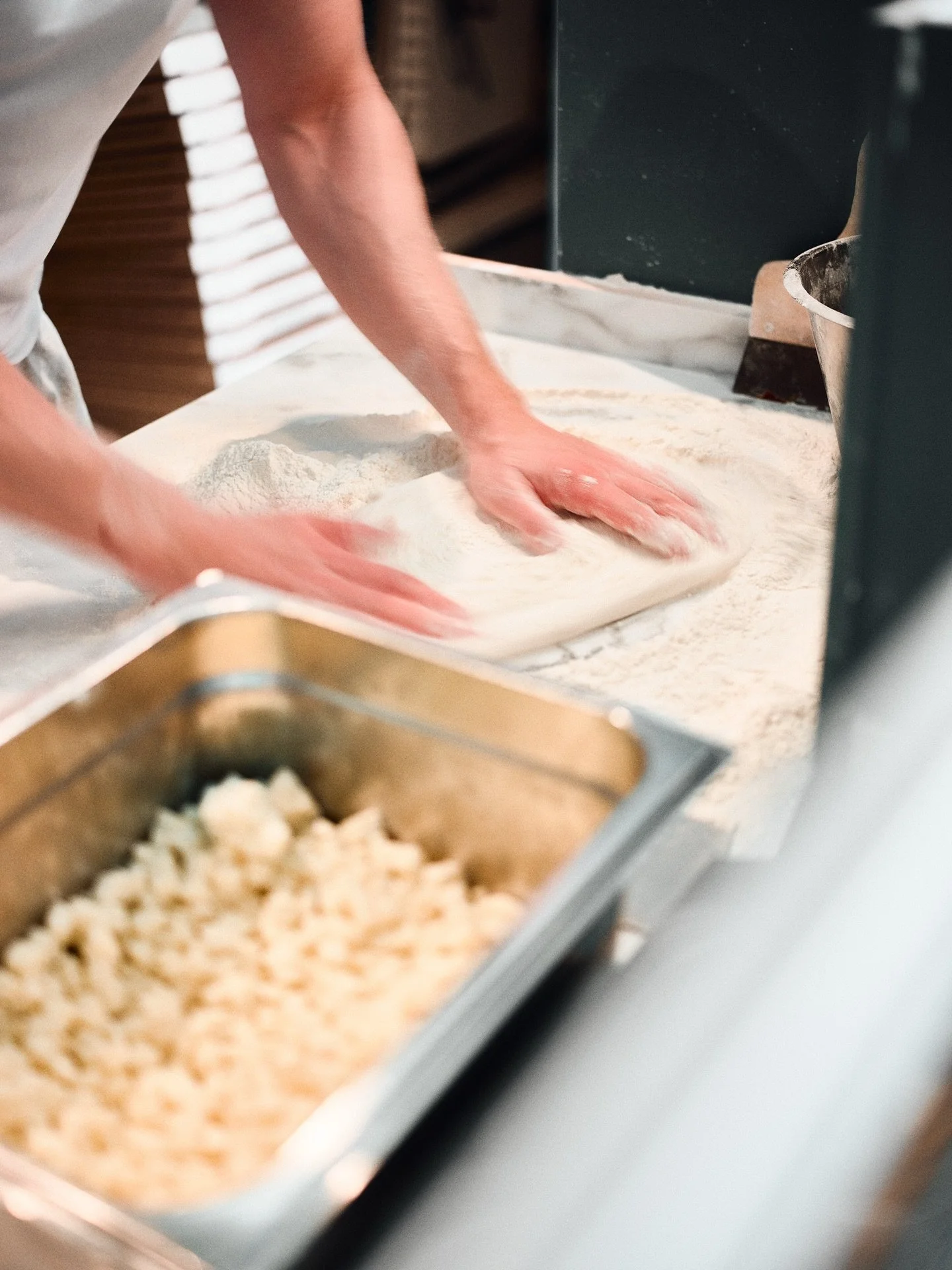 🍕 Pizzatime!
Hos V&aring;r Pizza hittar du alltid nygr&auml;ddad pizza, perfekt f&ouml;r en lunchpaus eller middag med v&auml;nner.
Kom f&ouml;rbi! 

 #pizza #varpizza #CityFoodHall #PizzaLove #StockholmFood