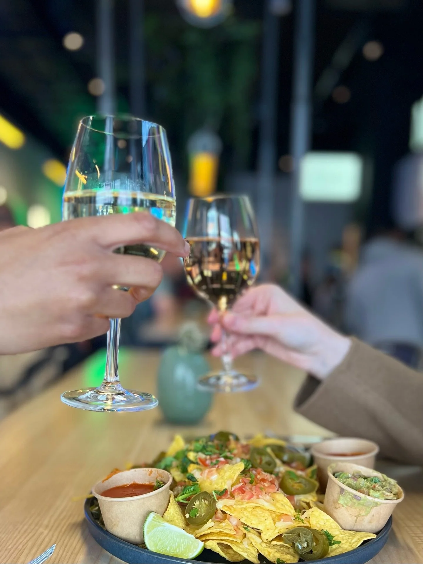 Kickstarta helgen hos oss p&aring; City Food Hall &mdash; d&auml;r god mat, sk&ouml;n st&auml;mning och n&aring;got f&ouml;r alla alltid v&auml;ntar. Ta med v&auml;nnerna, familjen eller kollegorna och starta helgen p&aring; b&auml;sta s&auml;tt!

 #