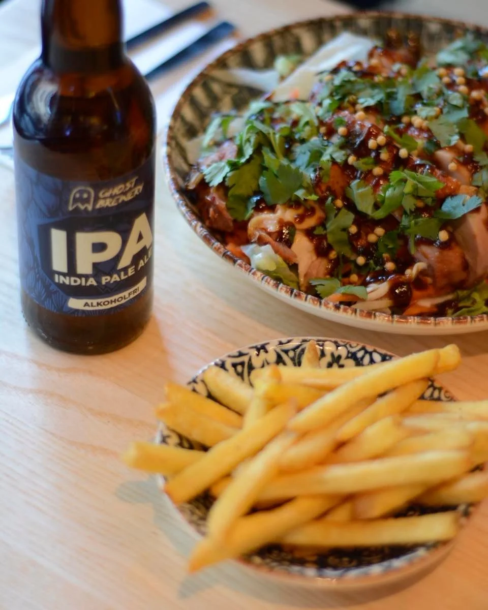 Lillel&ouml;rdag p&aring; City Food Hall med Tellus Worldwide Kebab - Peking tallrik och kall IPA i glaset 🍺

📍 Klarabergsgatan 29 | cityfoodhall.se

#Lillel&ouml;rdag #AWVibes #CityFoodHall #StockholmFood