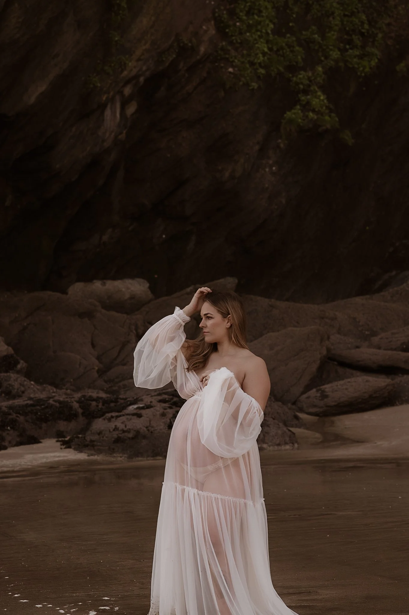 Porthluney Bay maternity photographer
