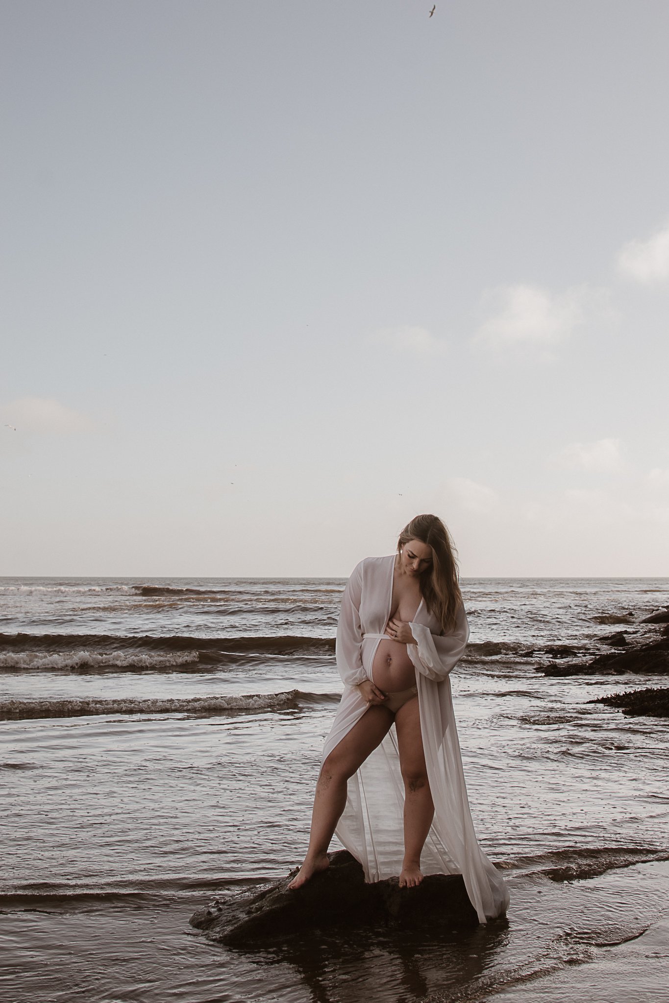 Maternity photographer in Cornwall