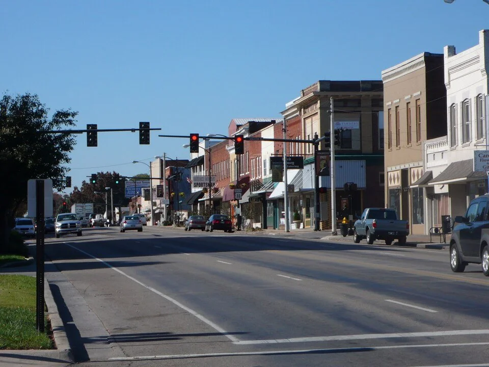 US Route 11 passing through downtown Lenoir City, Tennessee..jpg