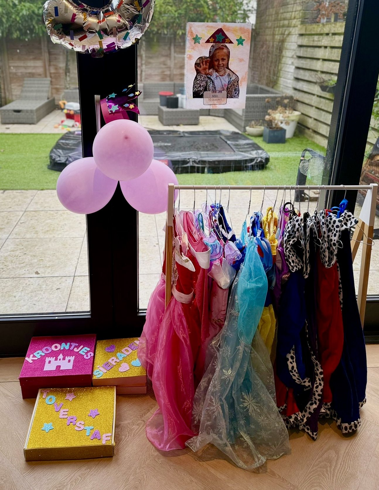 Studio Droomfeestje Themabox kinderfeestje thuis Amsterdam Themafeestje Amsterdam Kant-en-klaar feestje Cupcakes Helium ballonnen creatieve kinderfeestjes prinsessenfeestje beautyfeestje zeemeerminnenfeestje compleet feestje thuis verkleedkist.jpg