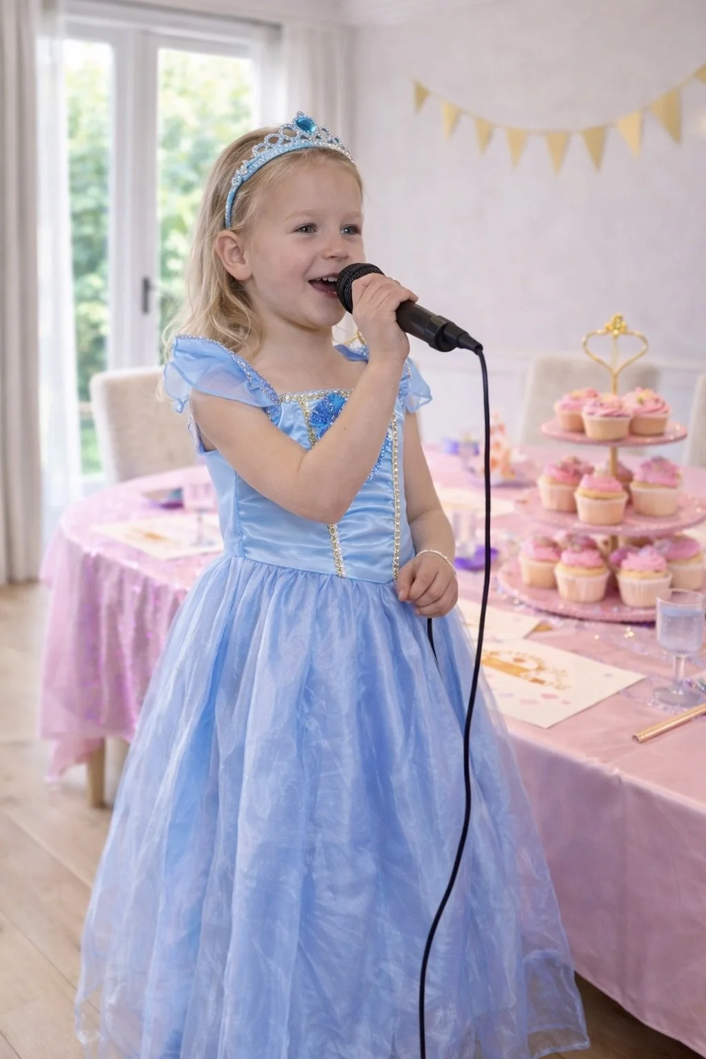 kinderfeestje Amsterdam kinderverjaardag Amsterdam thuis kinderfeestje organiseren origineel kinderfeestje Amsterdam kinderfeestje ideeën thuis thema kinderfeestje thuis zeemeerminnenfeestje Amsterdam zeemeerminnen feestje Weesp Weespersluis Muiden O