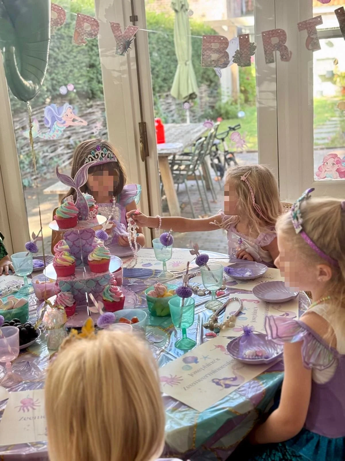 Amstelveen
Diemen
Zaandam (Zaanstad)
Haarlem
Hoofddorp (Haarlemmermeer)
Almere
Purmerend
Hilversum (’t Gooi)
Uithoorn / Aalsmeer
Weesp
Kinderfeestje
Themafeestje
Beauty Zeemeerminnen Prinsessen
Heliumballonnen
Cupcakes
Verkleedkleding