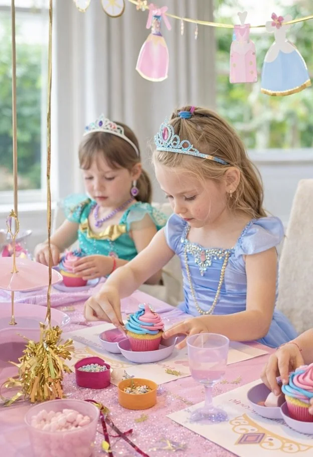 kinderfeestje Amsterdam kinderverjaardag Amsterdam thuis kinderfeestje organiseren origineel kinderfeestje Amsterdam kinderfeestje ideeën thuis thema kinderfeestje thuis zeemeerminnenfeestje Amsterdam zeemeerminnen feestje Weesp Weespersluis Muiden O