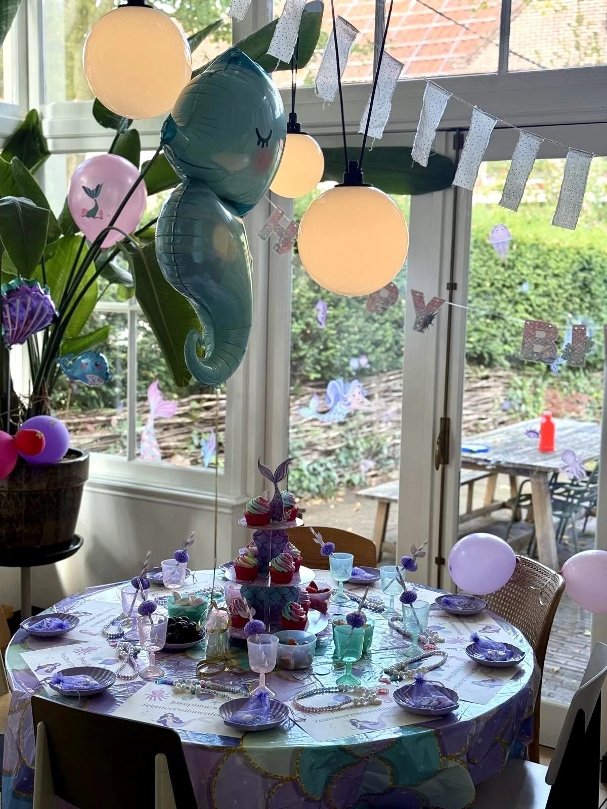 Amstelveen
Diemen
Zaandam (Zaanstad)
Haarlem
Hoofddorp (Haarlemmermeer)
Almere
Purmerend
Hilversum (’t Gooi)
Uithoorn / Aalsmeer
Weesp
Kinderfeestje
Themafeestje
Beauty Zeemeerminnen Prinsessen
Heliumballonnen
Cupcakes
Verkleedkleding