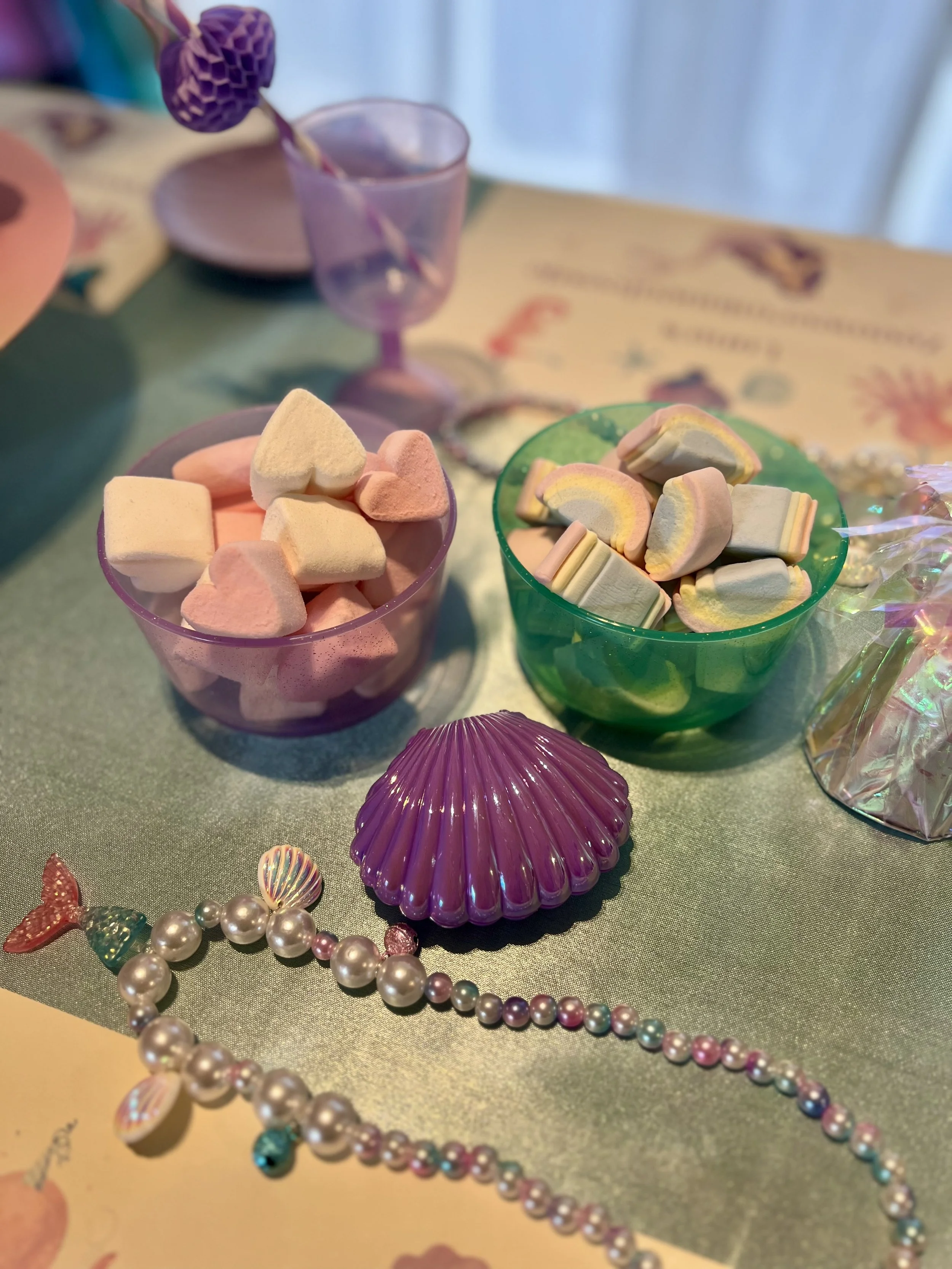 Amstelveen
Diemen
Zaandam (Zaanstad)
Haarlem
Hoofddorp (Haarlemmermeer)
Almere
Purmerend
Hilversum (’t Gooi)
Uithoorn / Aalsmeer
Weesp
Kinderfeestje
Themafeestje
Beauty Zeemeerminnen Prinsessen
Heliumballonnen
Cupcakes
Verkleedkleding
