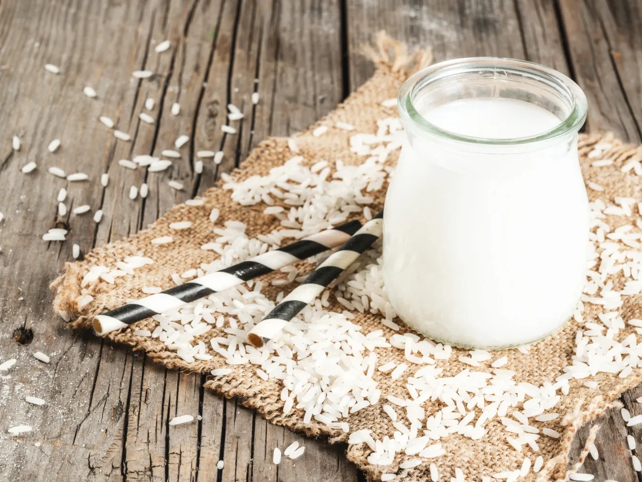 lait-de-riz-produit-AdobeStock_145144456.webp