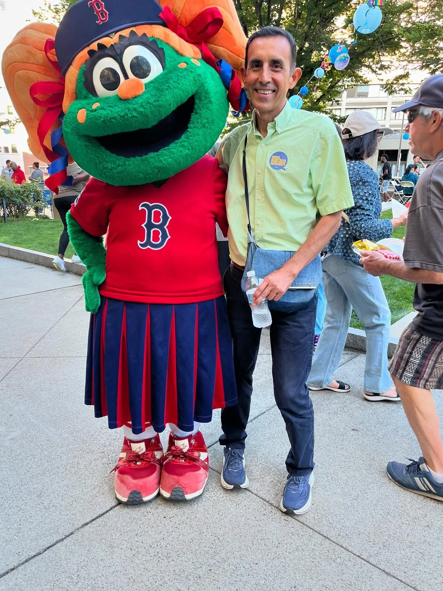 Pasé un tiempo increíble en el East Fenway Block Party anoche, hablando con los residentes y celebrando el vecindario. Gracias, @fenwaycivic, los voluntarios y los patrocinadores por organizar un evento increíble!
I had an amazi