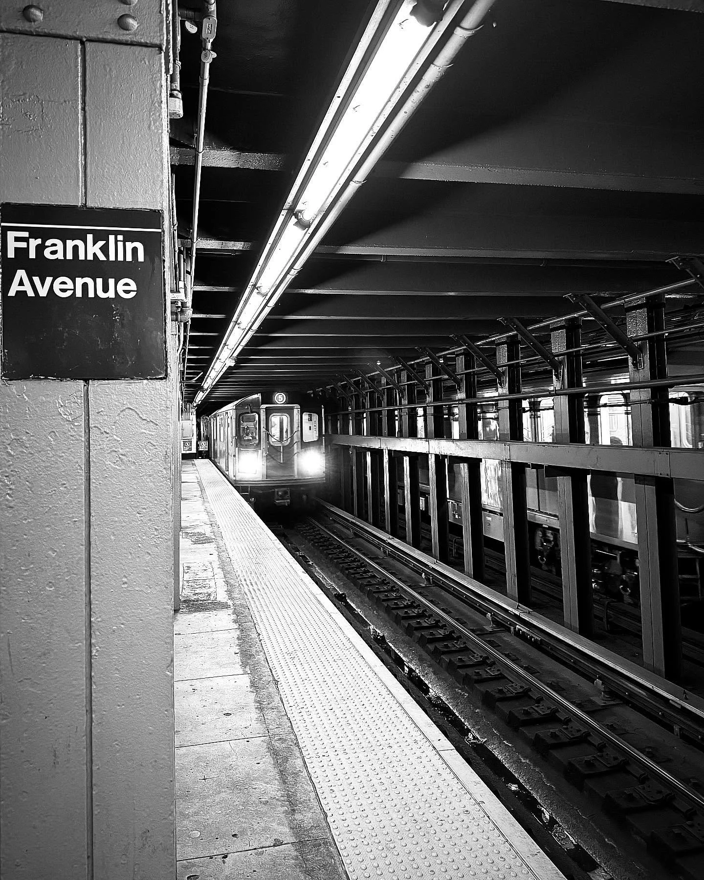 Happy Monday morning commute, Brooklyn. 🚇 #franklinave #brooklyntherapist