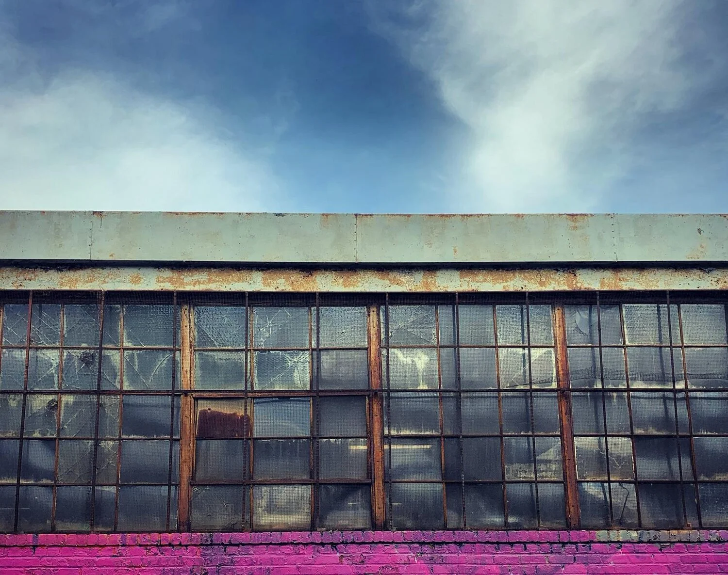 Urban building in NYC representing high-conflict family therapy services