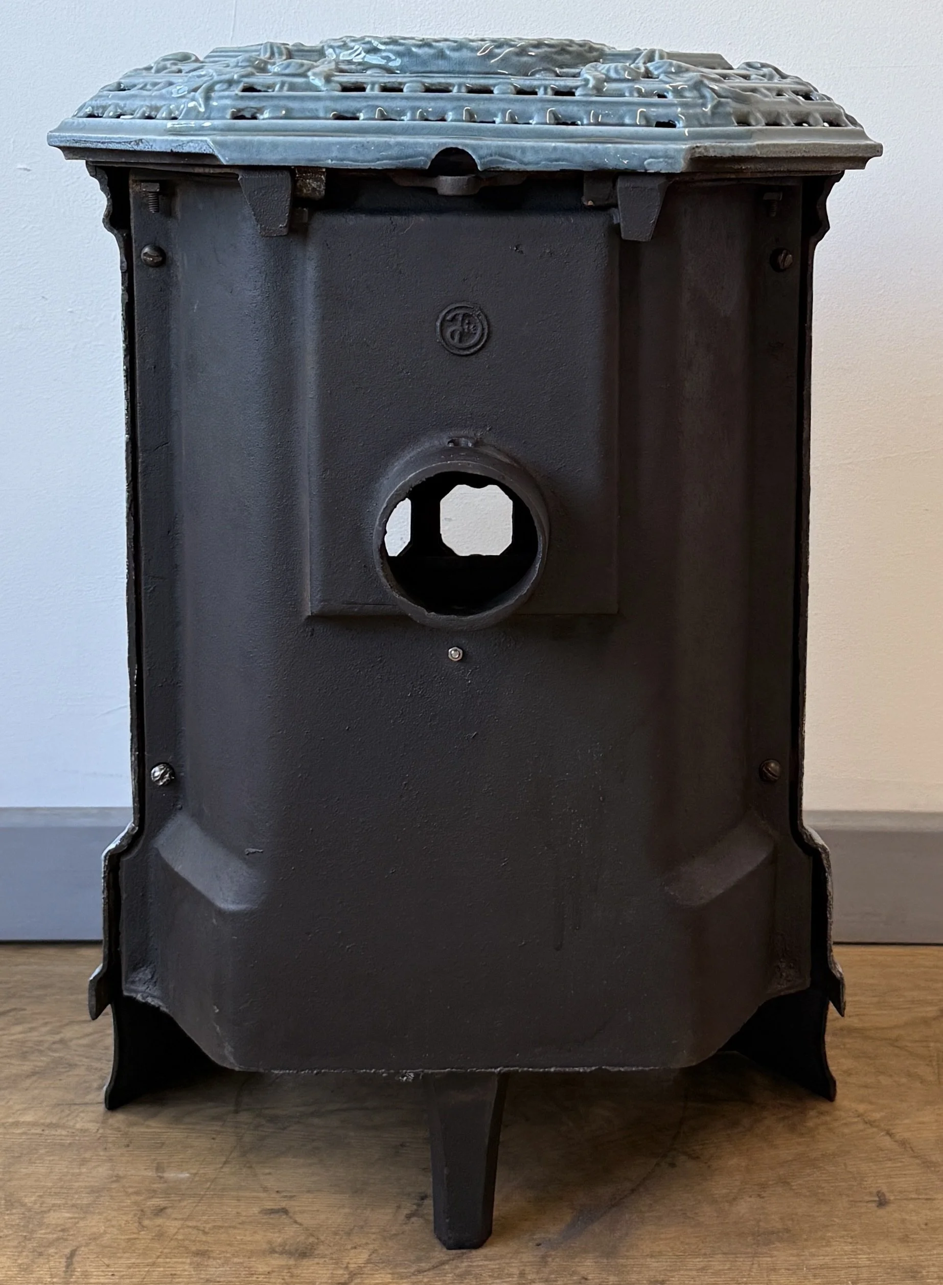 Back view of Deville Lily