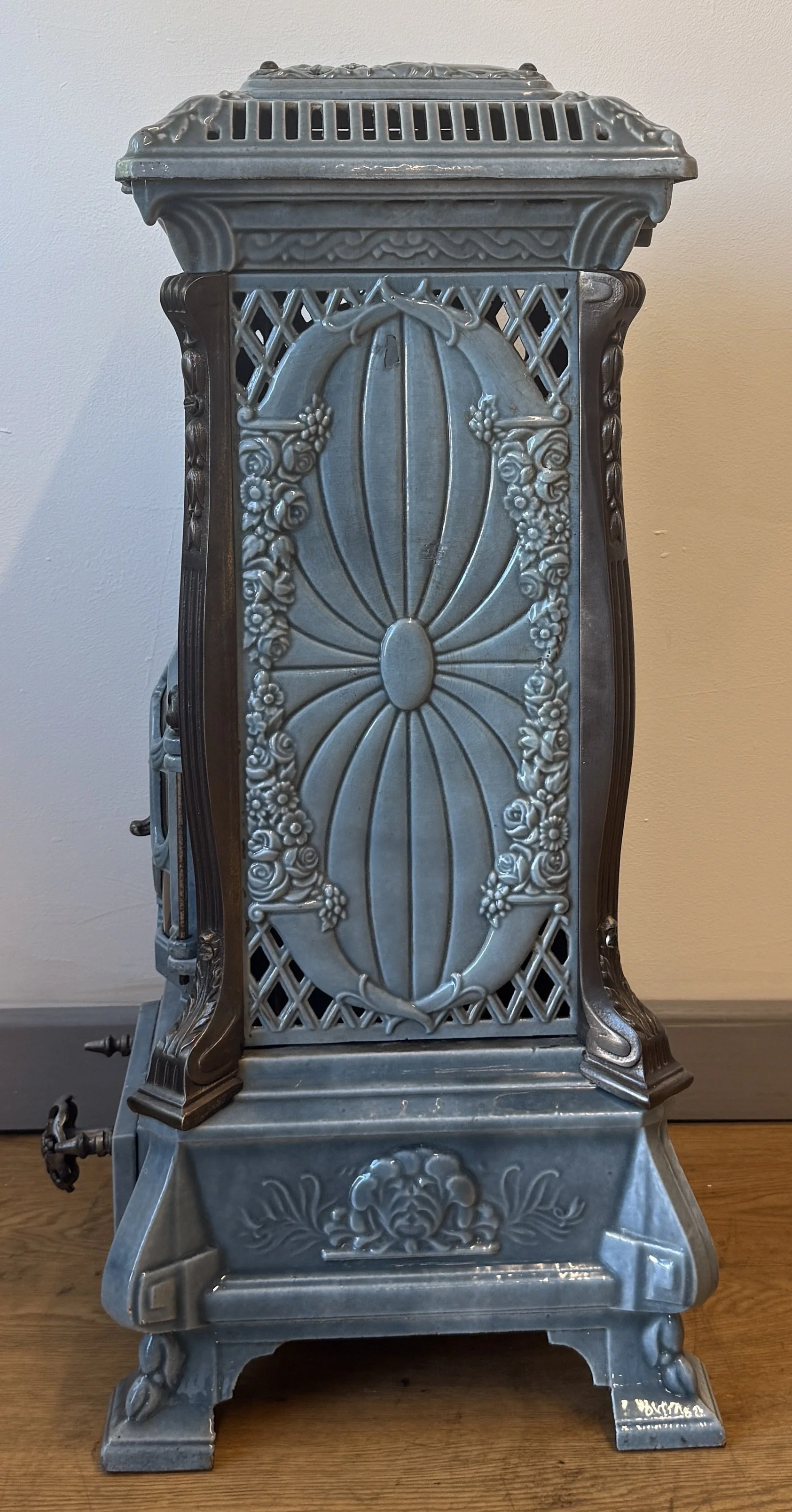 Side view with stanchions and enamel panels