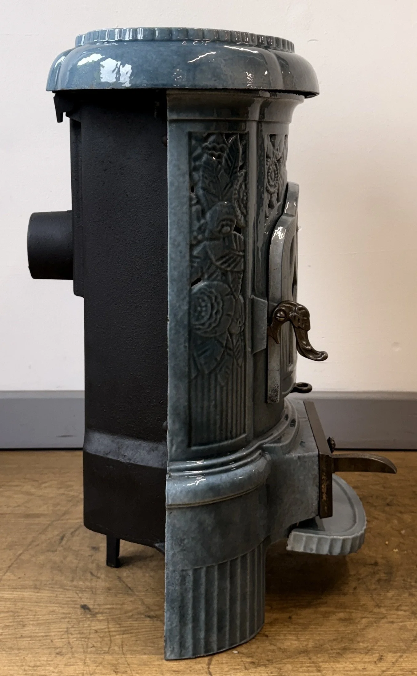 Side view of antique stove