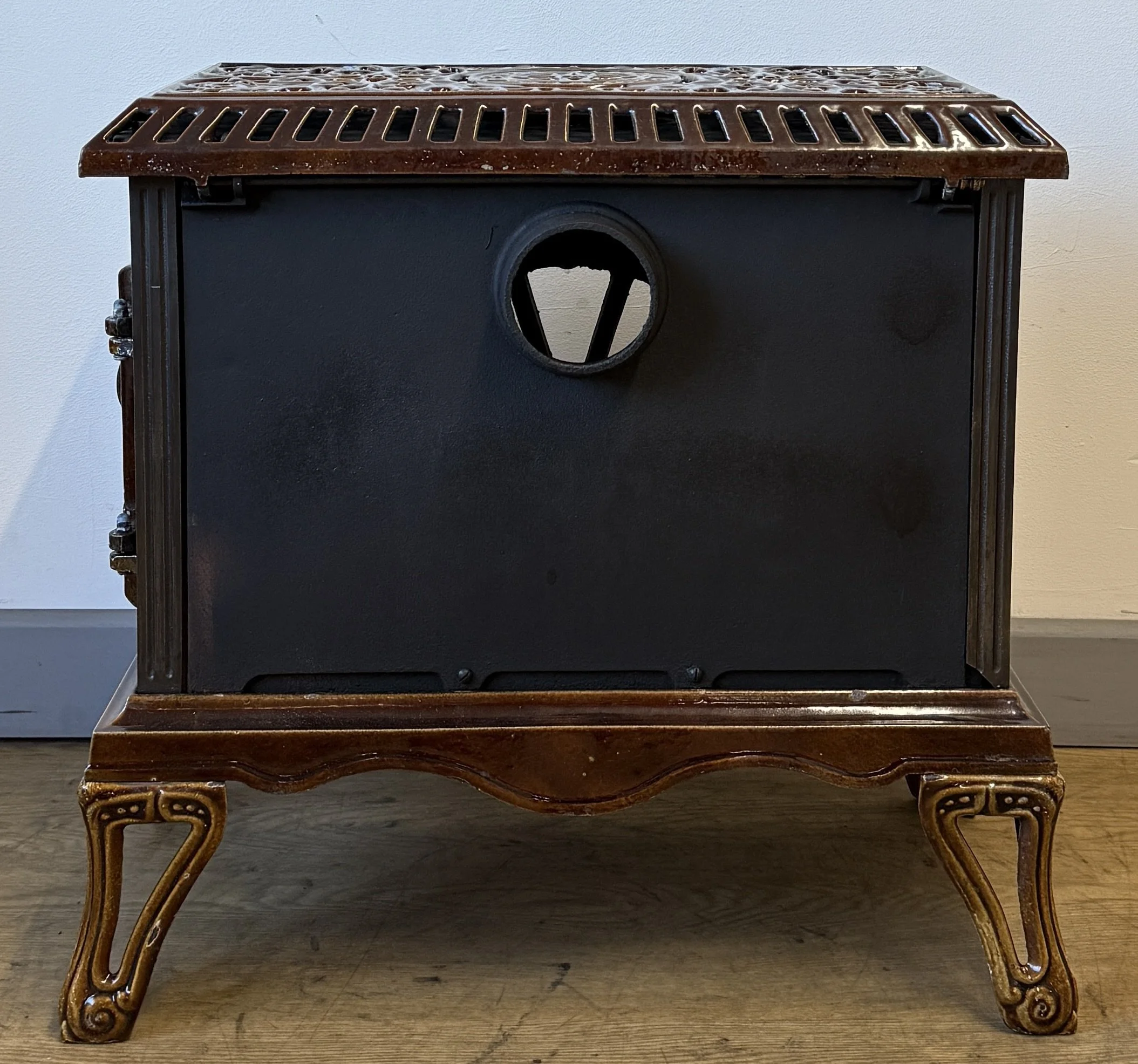 Back view of Pied Selle stove