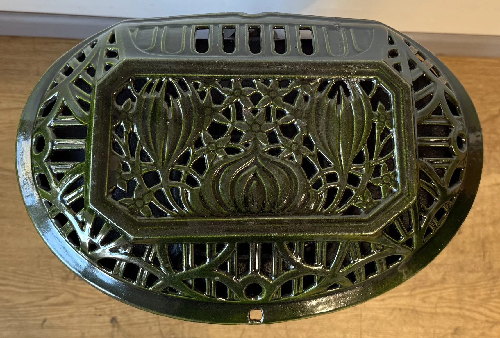 Top view of Green Alley Freres stove