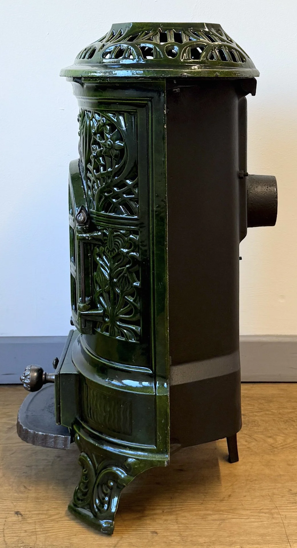 Side view of Green Alley Freres stove