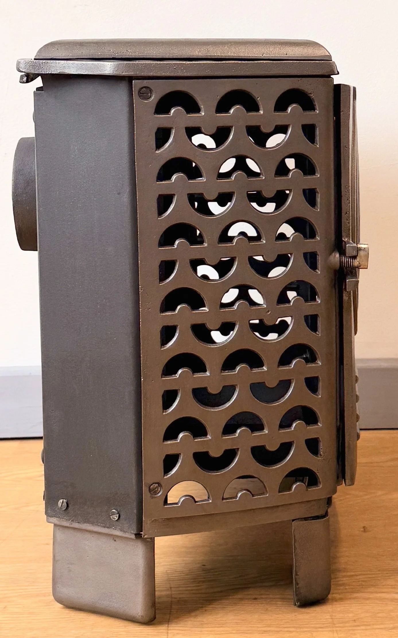 Side elevation of Vintage French Stove