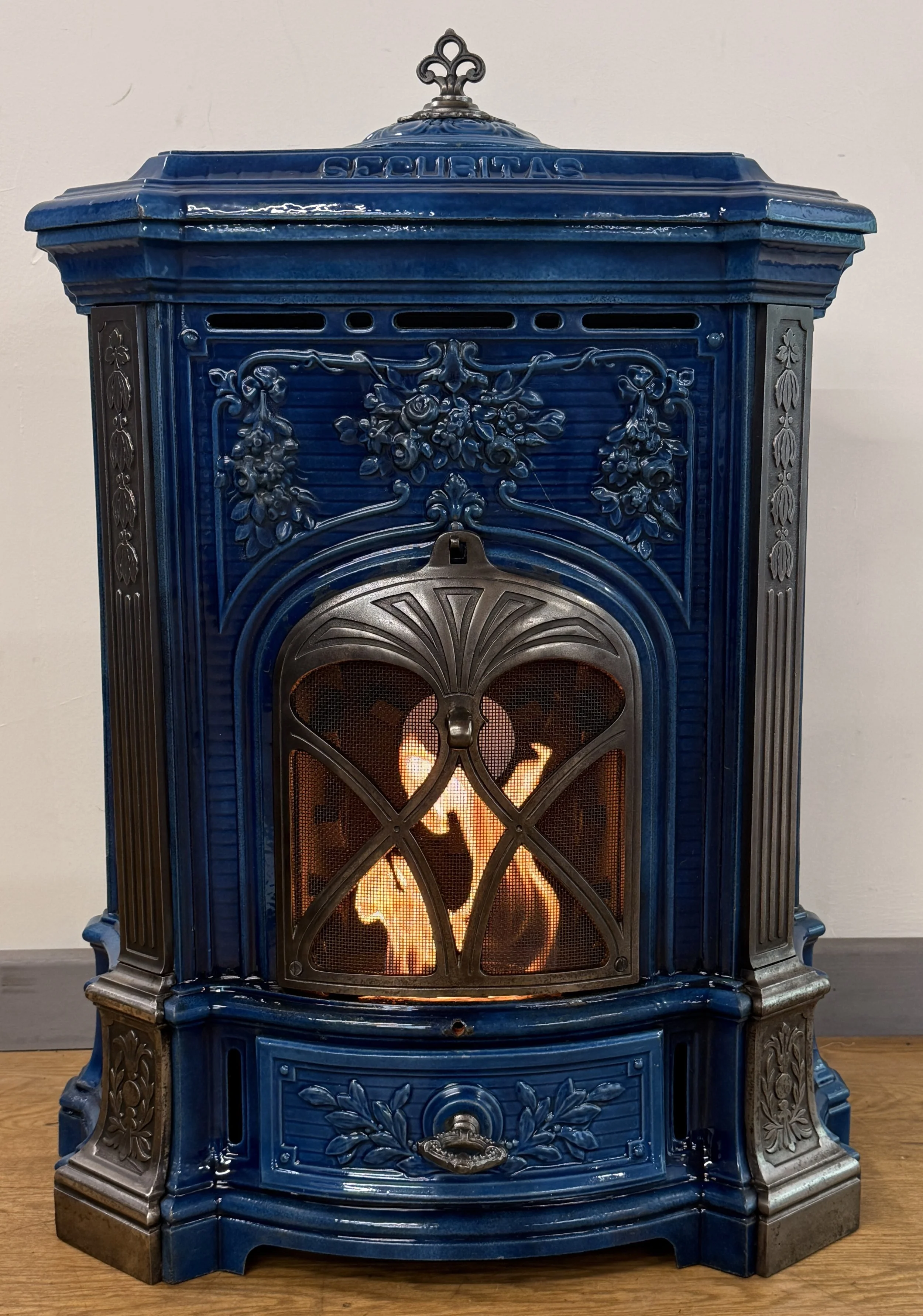 Front view of Antique French Bioethanol Stove