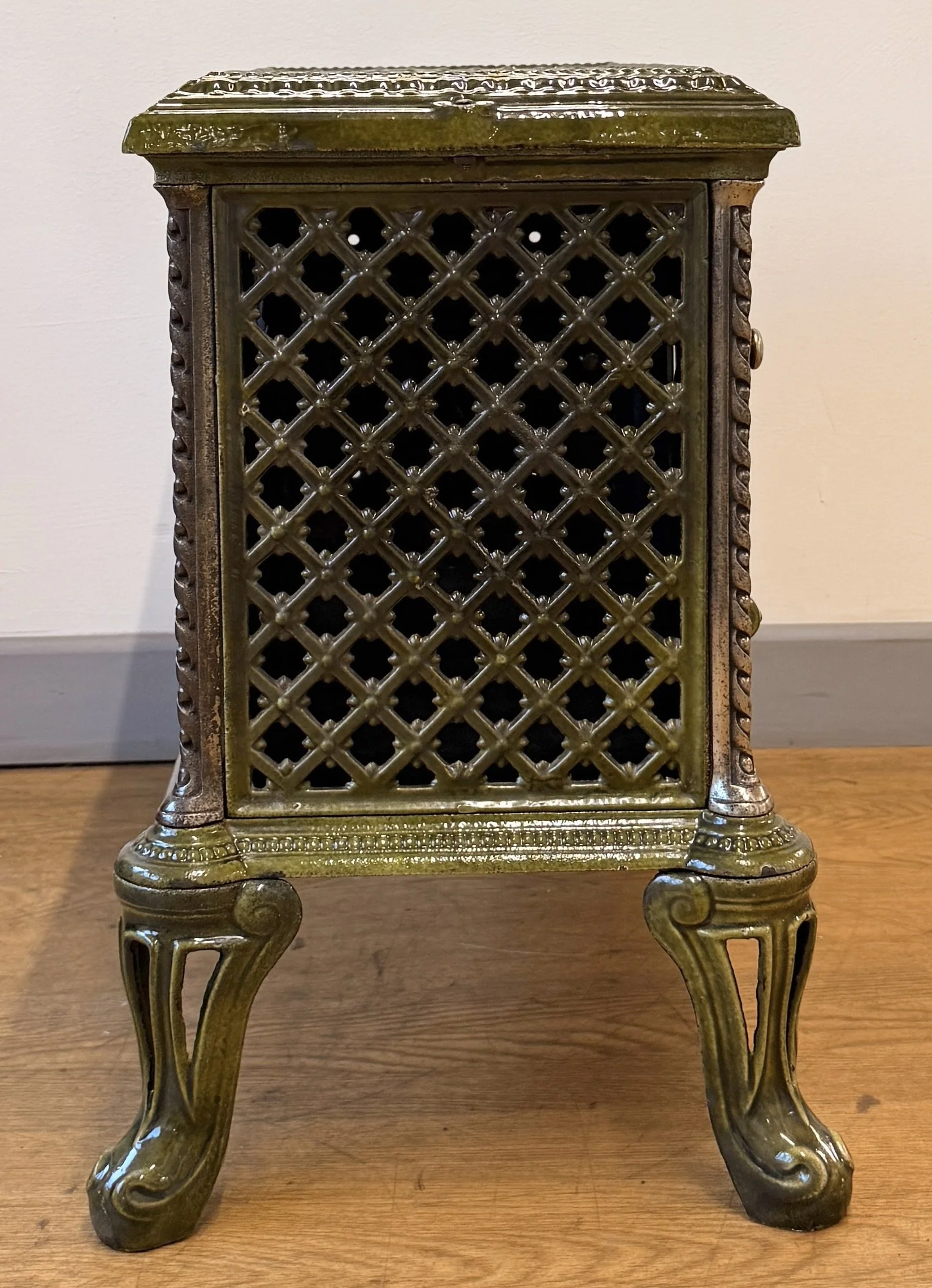 Side view of Chauffette