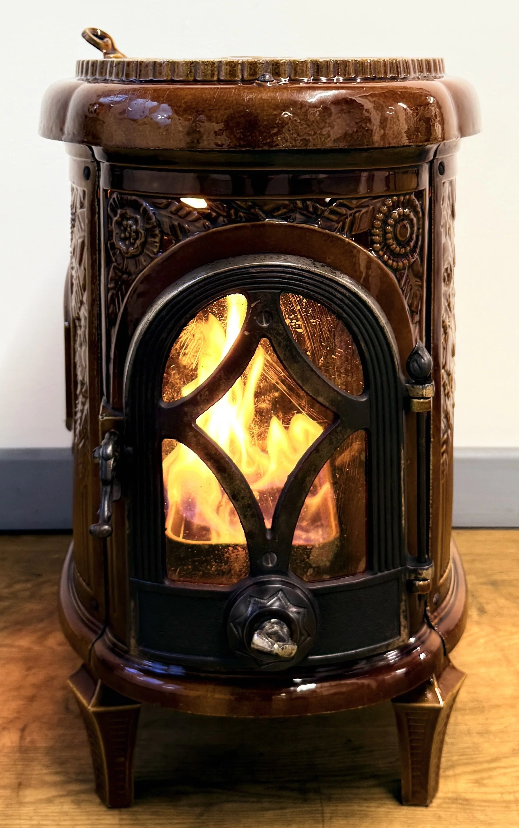Side view of honey brown Deville Le Non Pareil stove