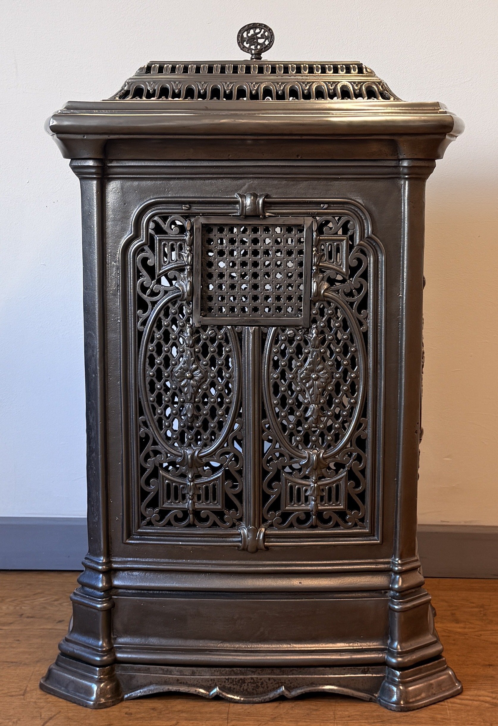 Rear decorative view of an antique stove