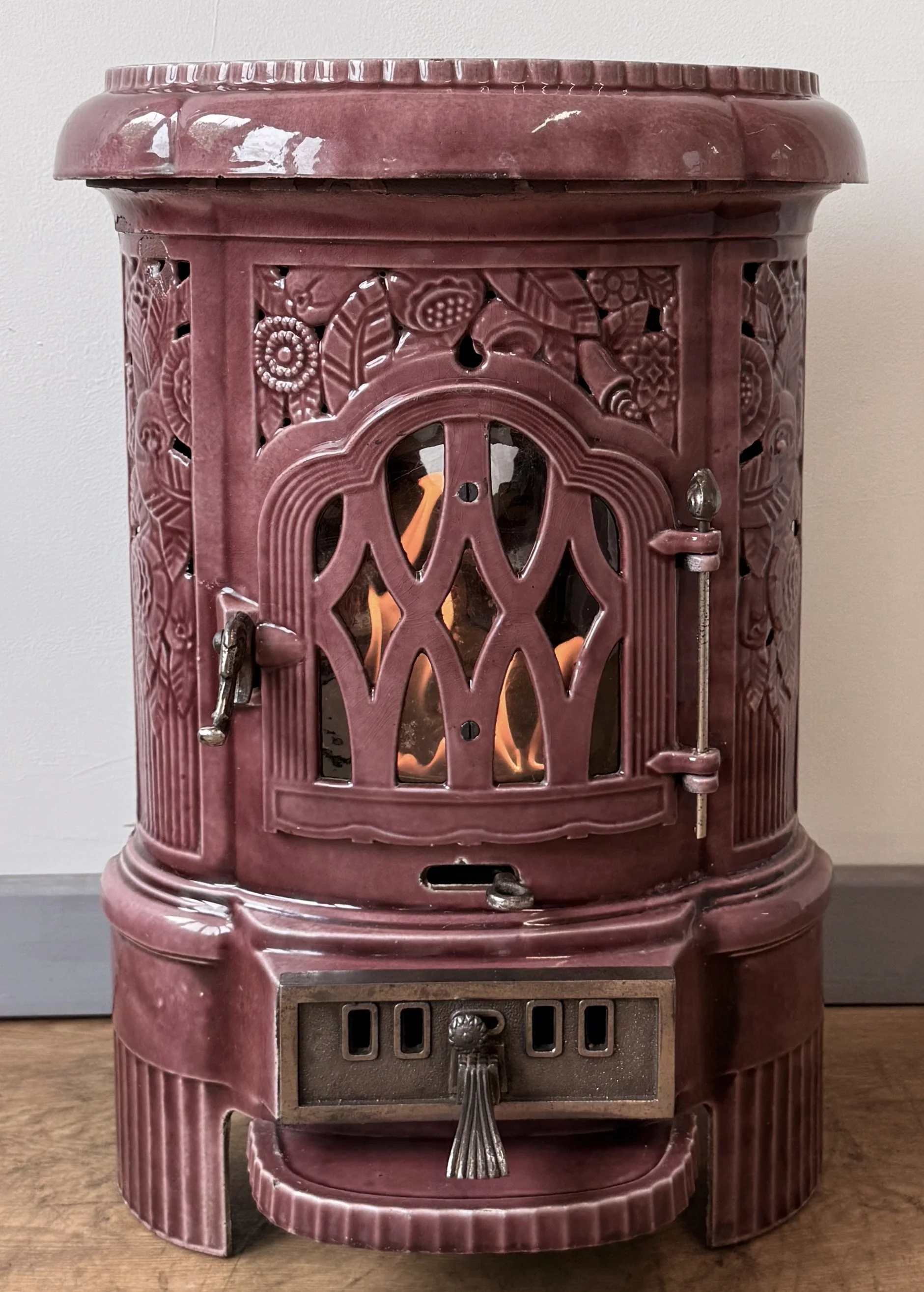 Front view of Deville Lilyver