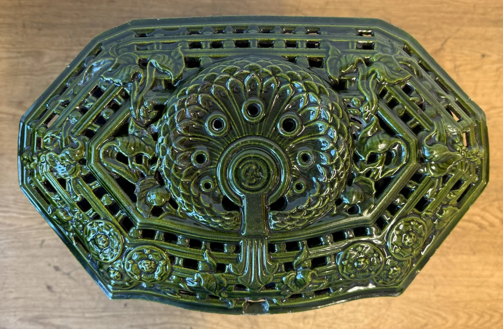 Lid of Green Deville Lily