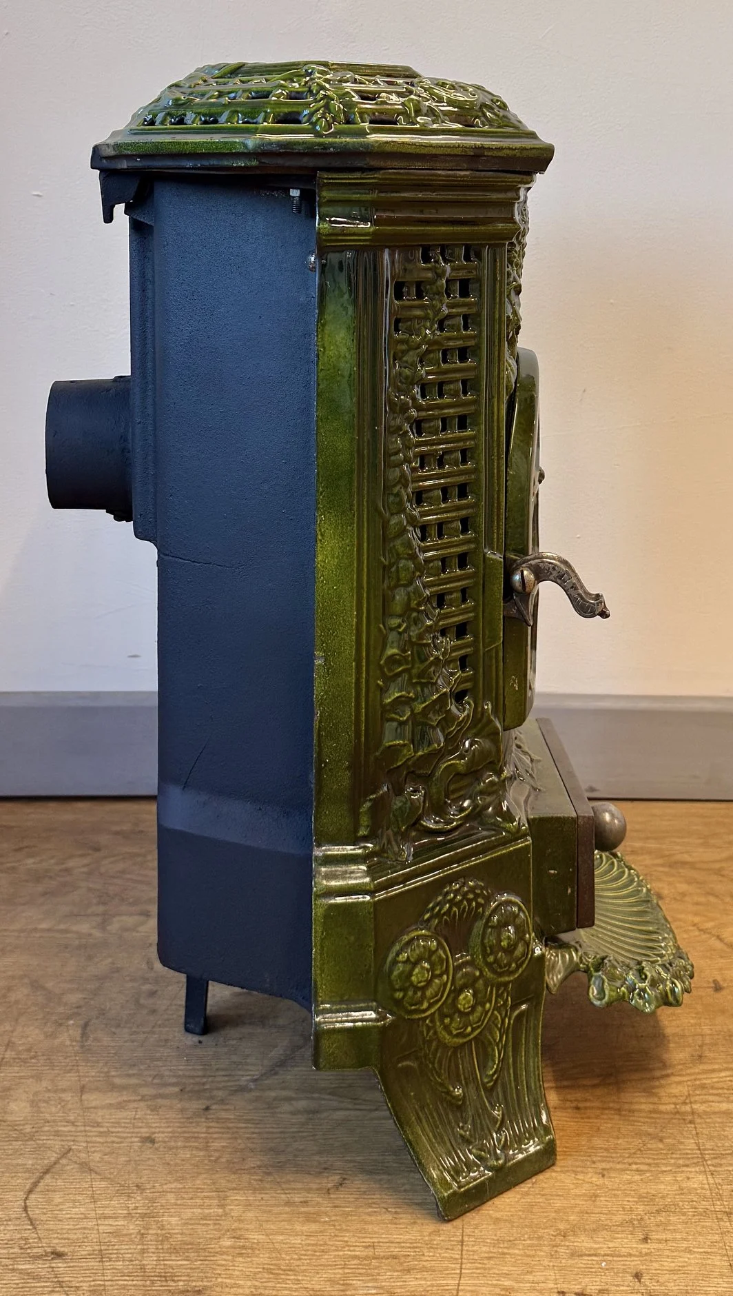 Side view of Art Nouveau French stove