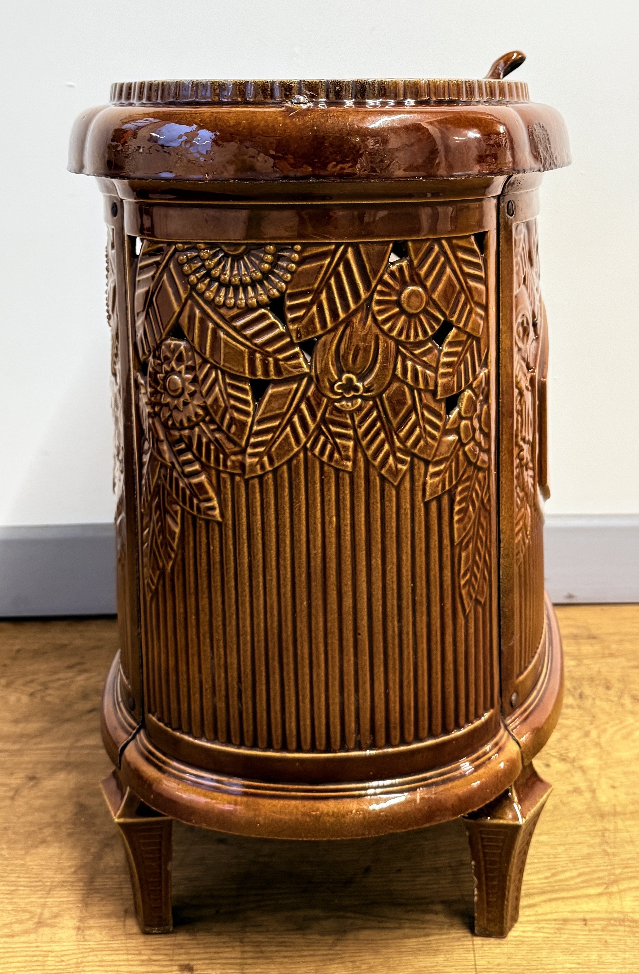 Side view of honey brown Deville Le Non Pareil stove