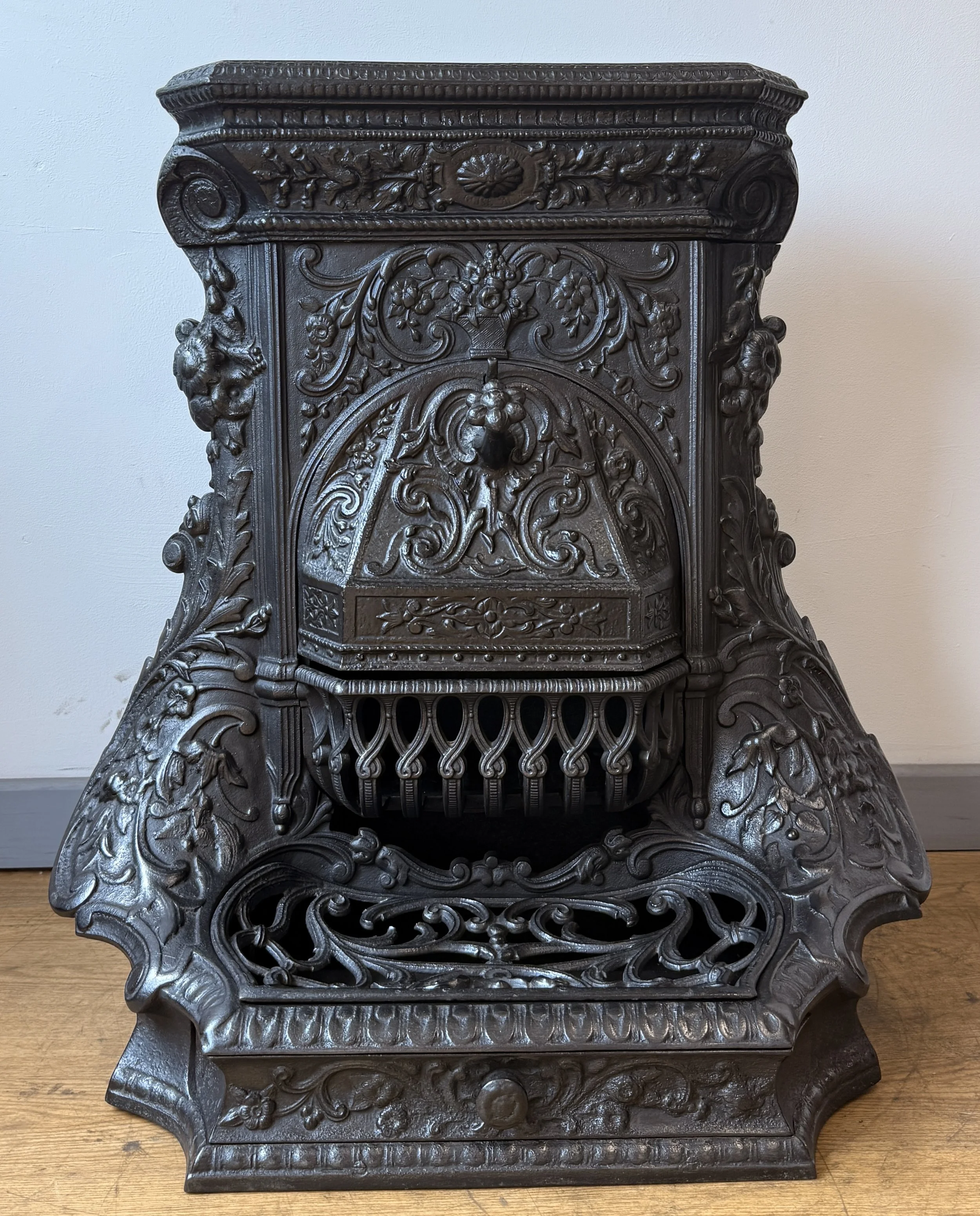Front view with cover of French Antique Stove