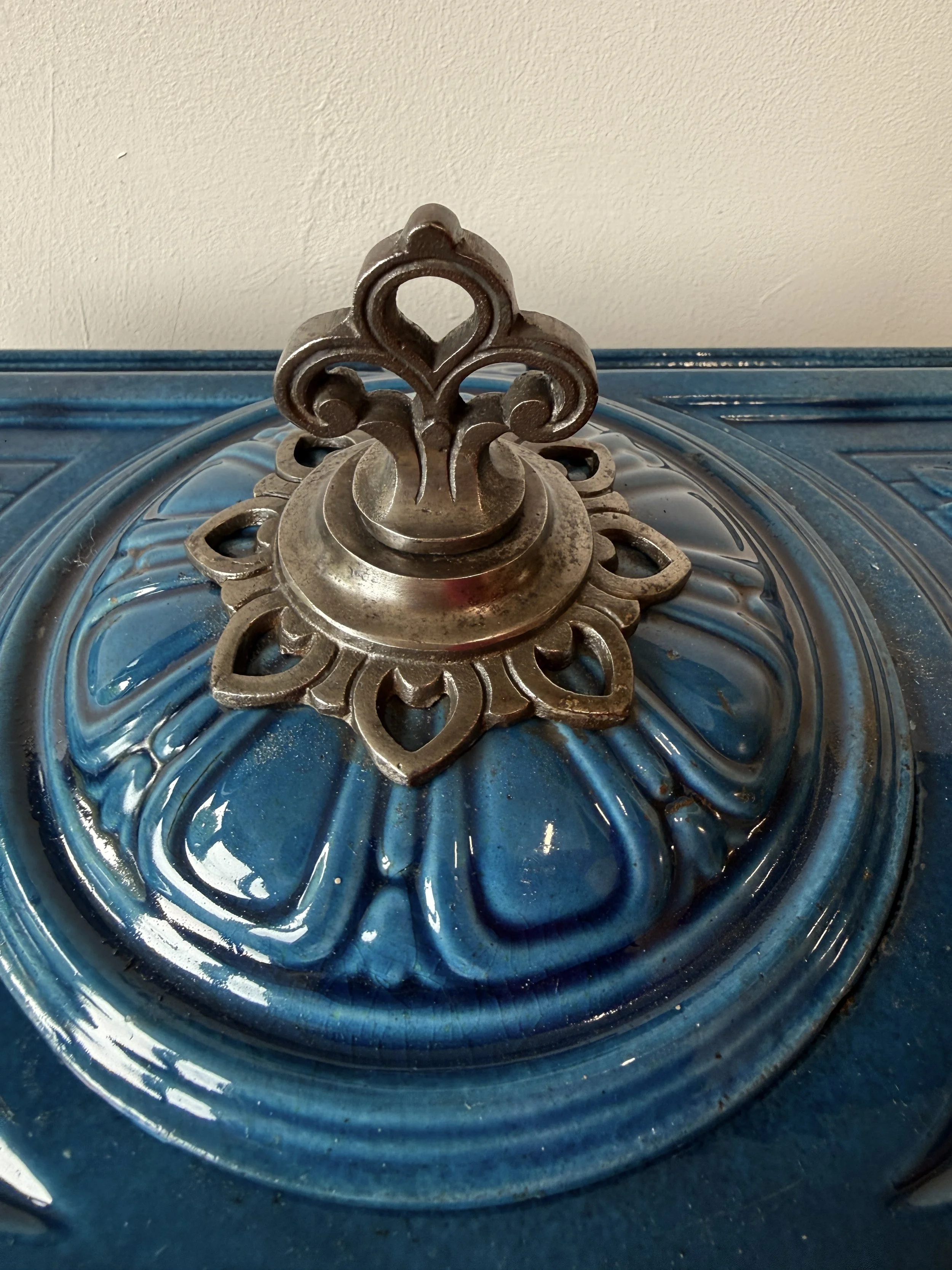Detail of lid on Securitas stove