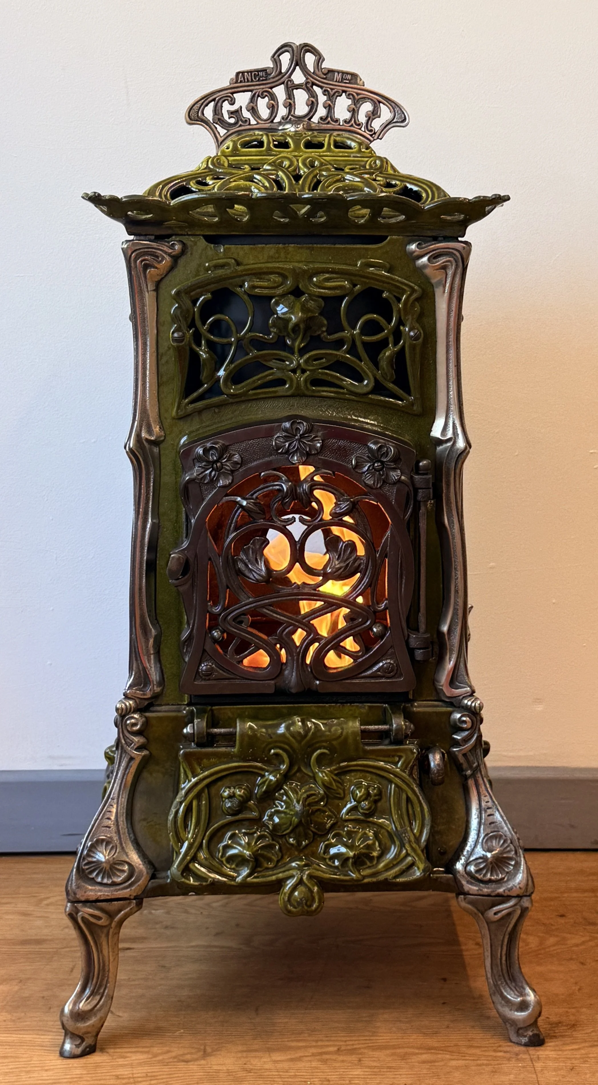 Godin Art Nouveau stove burning Bioethanol