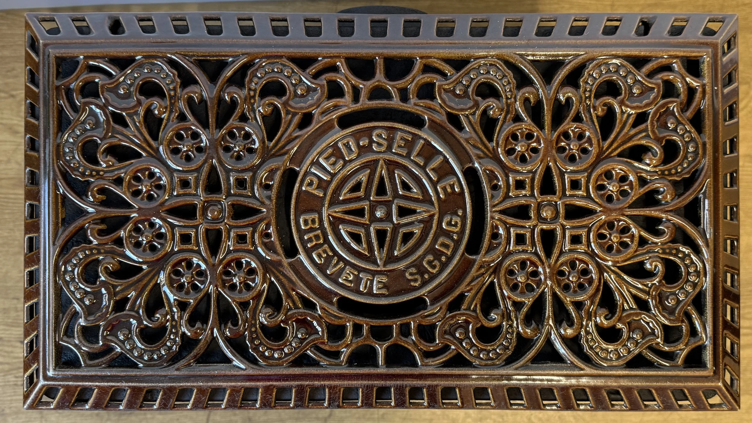 Top view of Brown Pied Selle stove