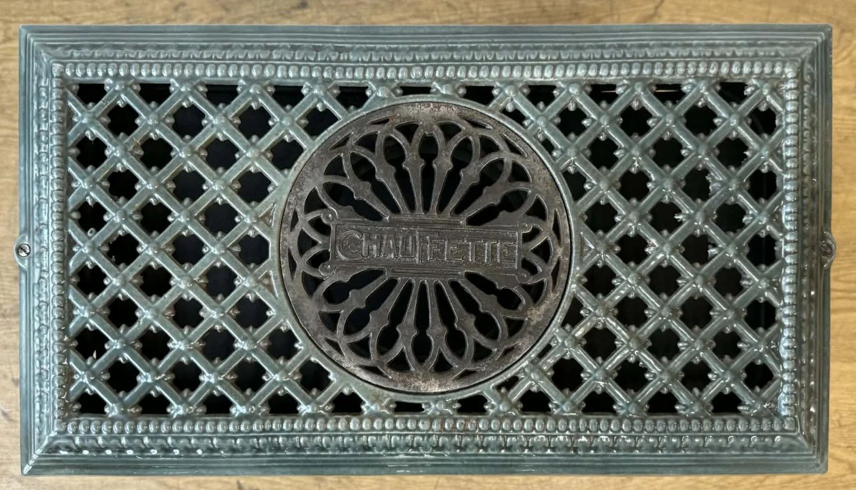 Top of a Godin Chauffette with trivet
