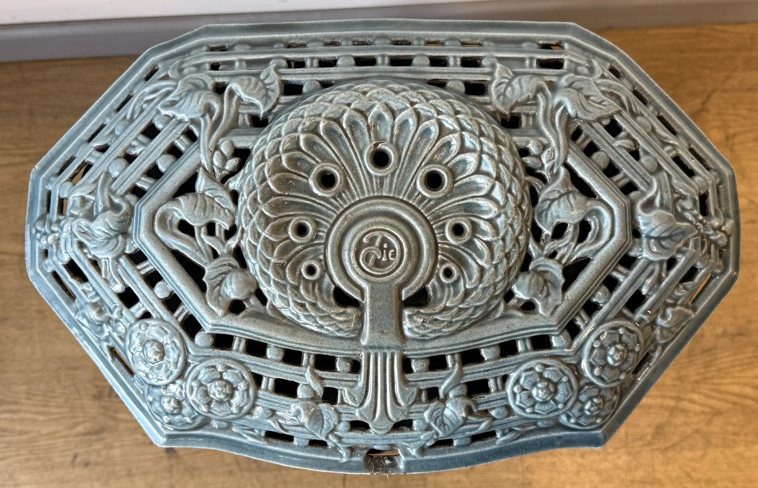 Lid view of Deville Lily