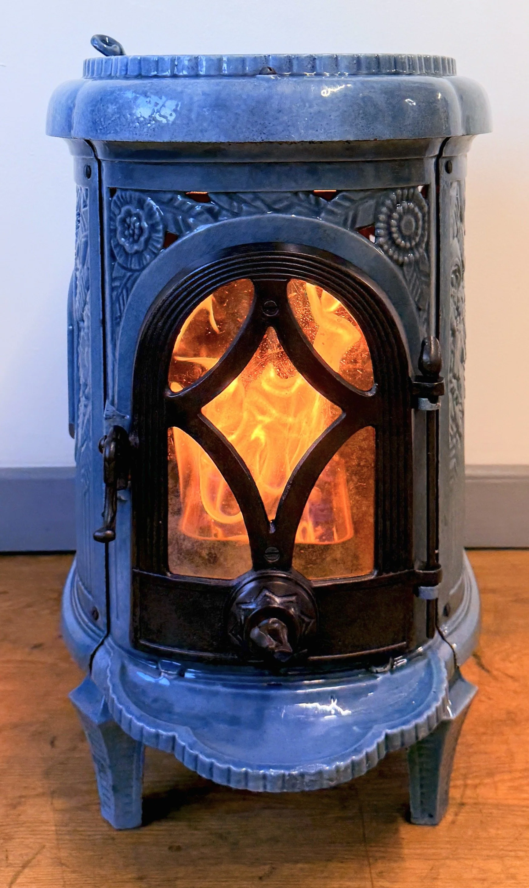 Side view of flames in French Bioethanol stove