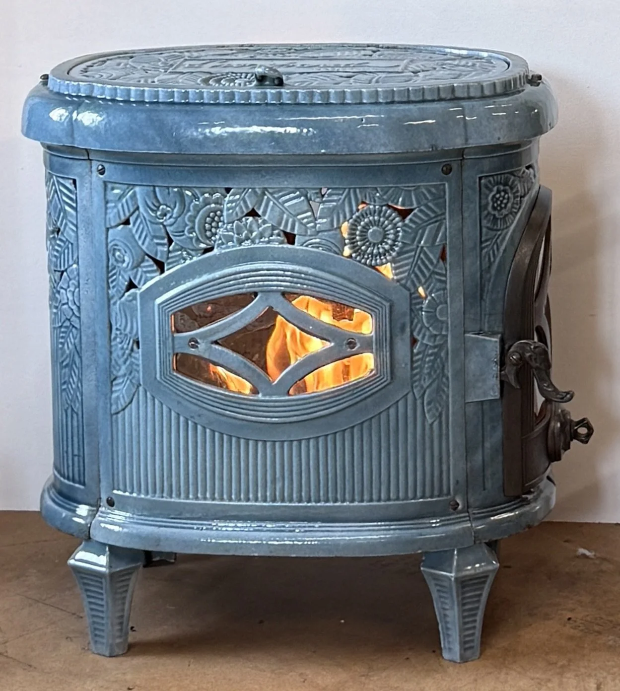 Front view of Le Non  Pareil