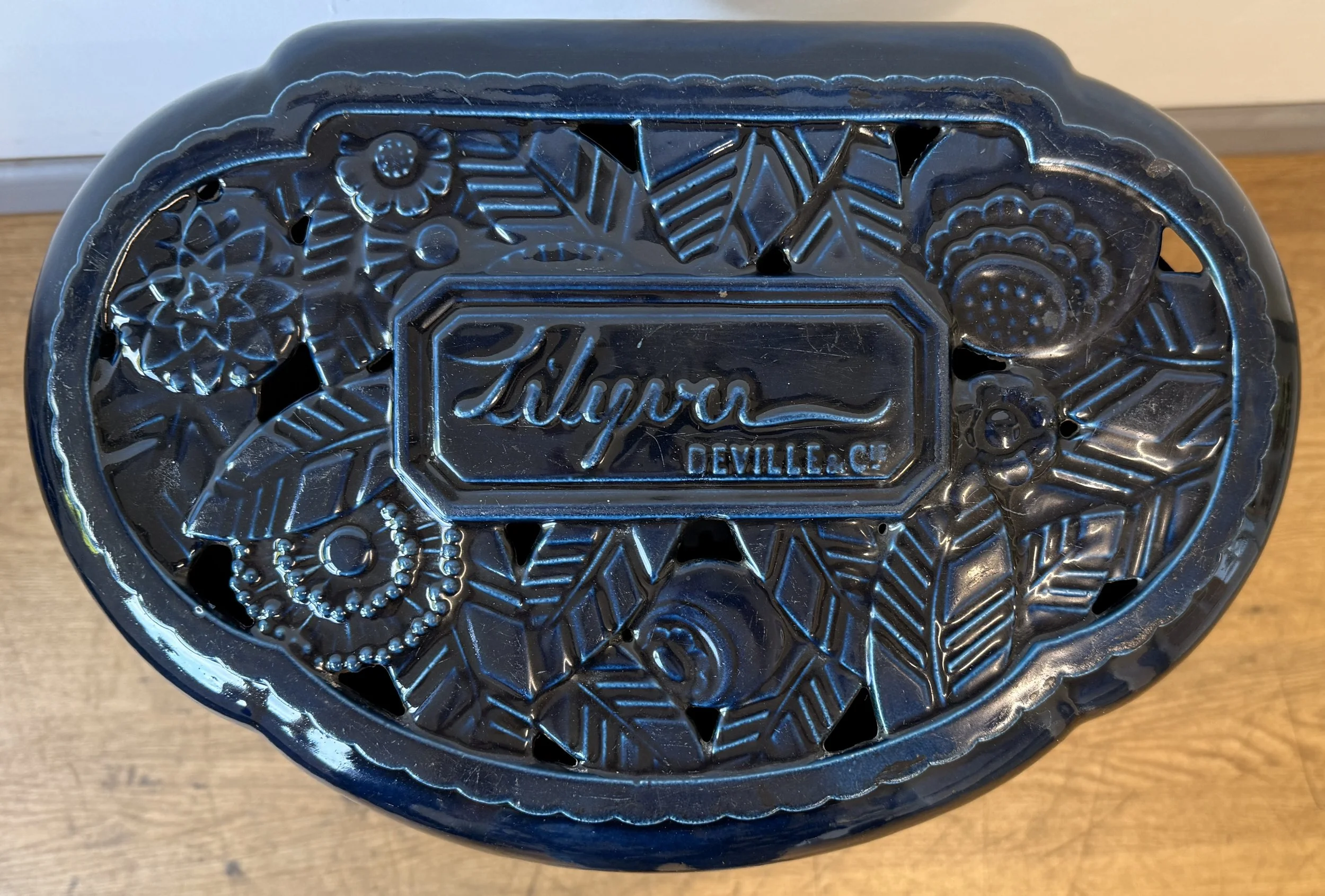 Lid of Deville Lilyver