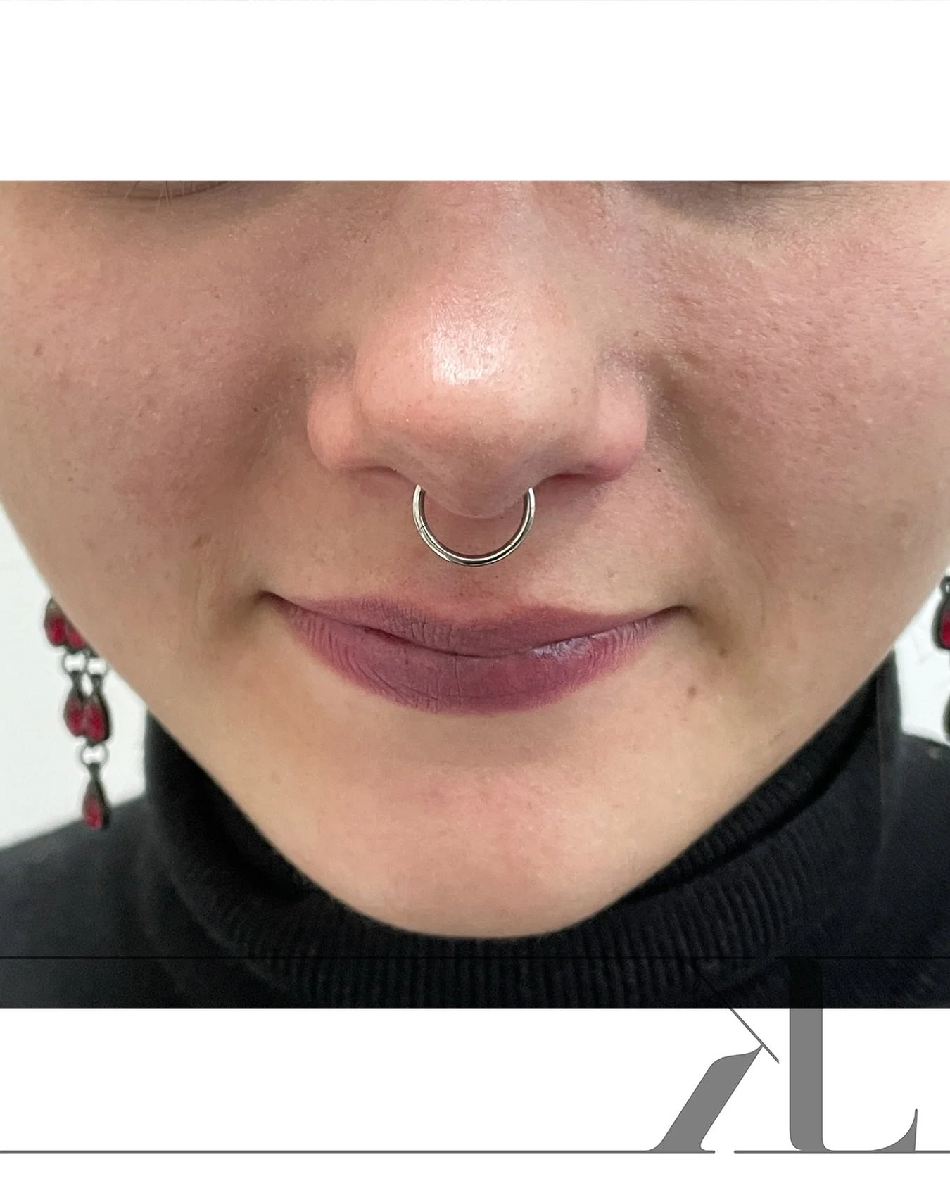 Septum piercing
.
.
.
.
.
.
.
.
#septum #septumpiercing #segment #segmentpiercing #piercing #titanium #titaniumjewelry #titaniumpiercing #nosepiercing #piercingbrno #lktattoopiercing