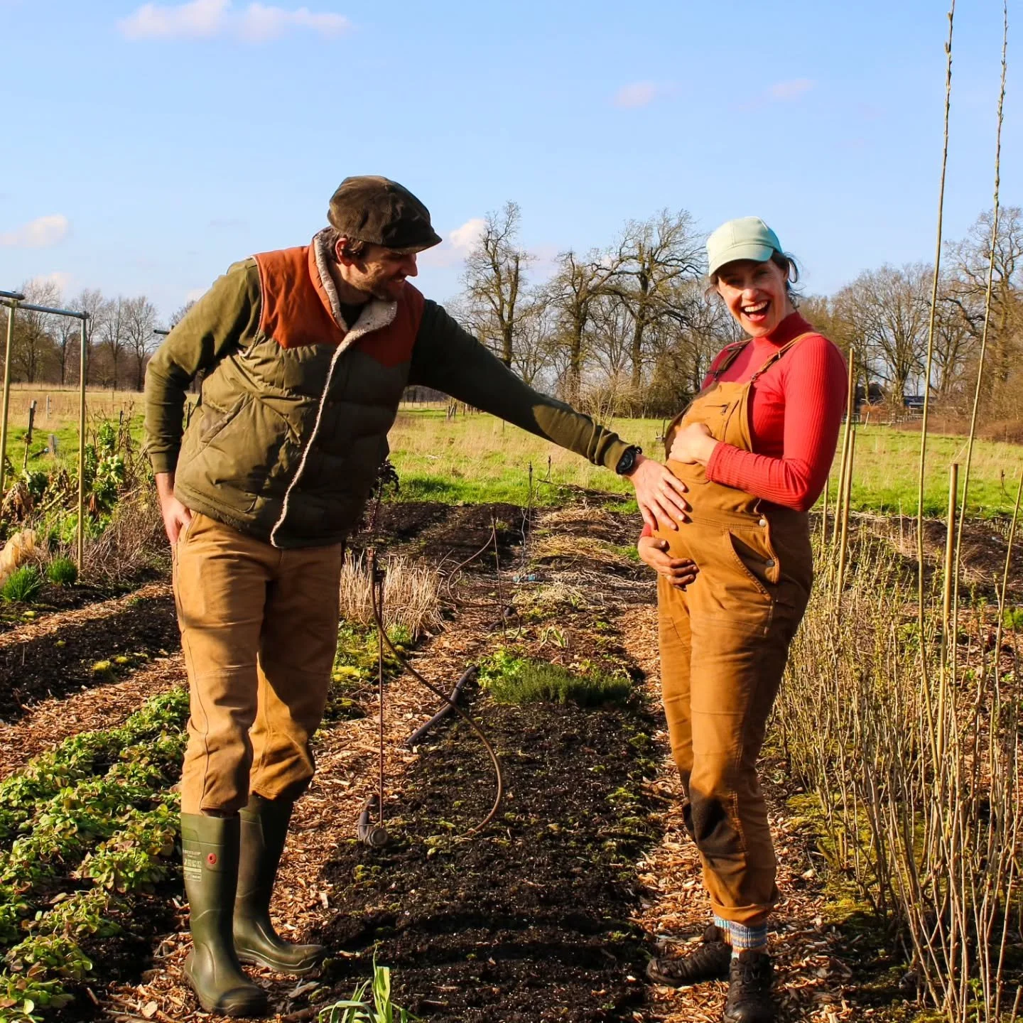 Nieuw leven on the way 🥰!

In juni verwachten we ons tweede zoontje! 🩵

Het gaat weer een jaar worden vol verwondering en verandering. We kijken ernaar uit!

📸 @mara.uphotography

#facilitatelife #gezinsleven #boerderij #groentetuin #regeneratieve