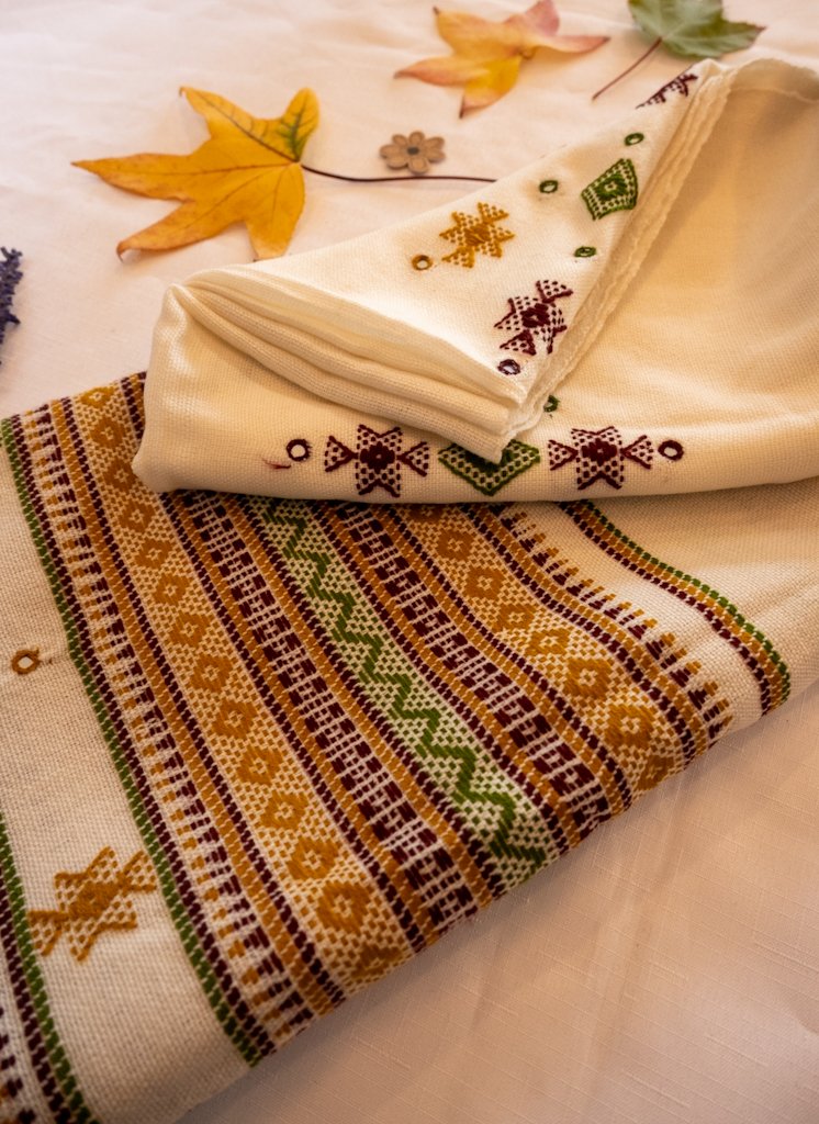 Handwoven Bhujodi Wool Shawl – Ivory with Multicolour Kutch Motifs & Borders