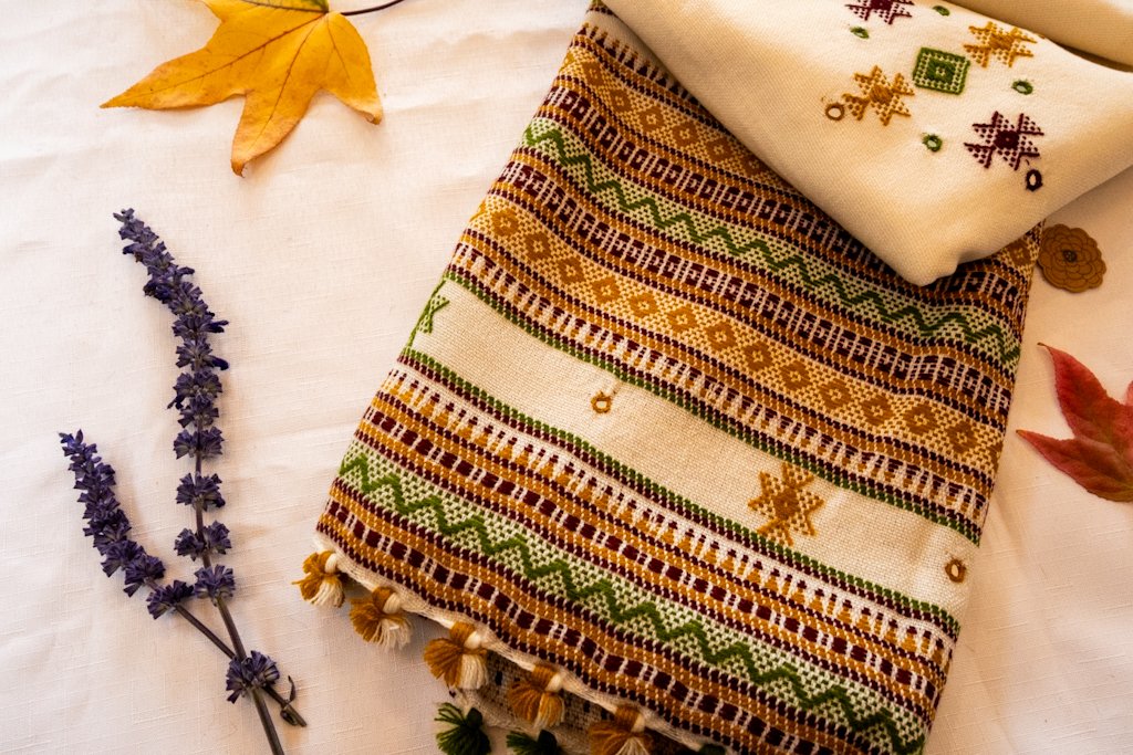 Handwoven Bhujodi Wool Shawl – Ivory with Multicolour Kutch Motifs & Borders