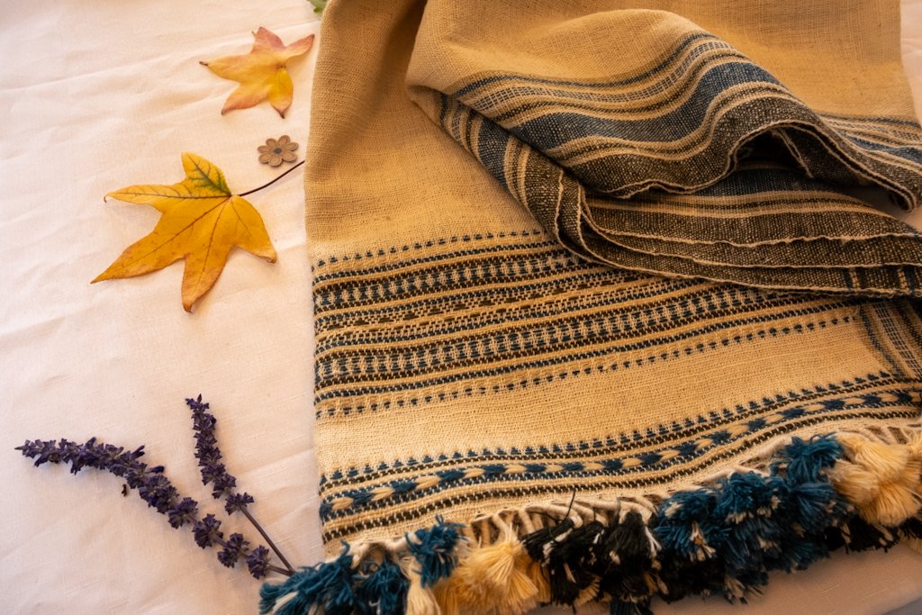 Handwoven Bhujodi Wool Throw – Natural Ivory with Indigo Stripes & Tassels